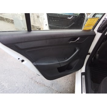 Recambio de guarnecido puerta trasera izquierda para skoda rapid 1.6 tdi dpf referencia OEM IAM   