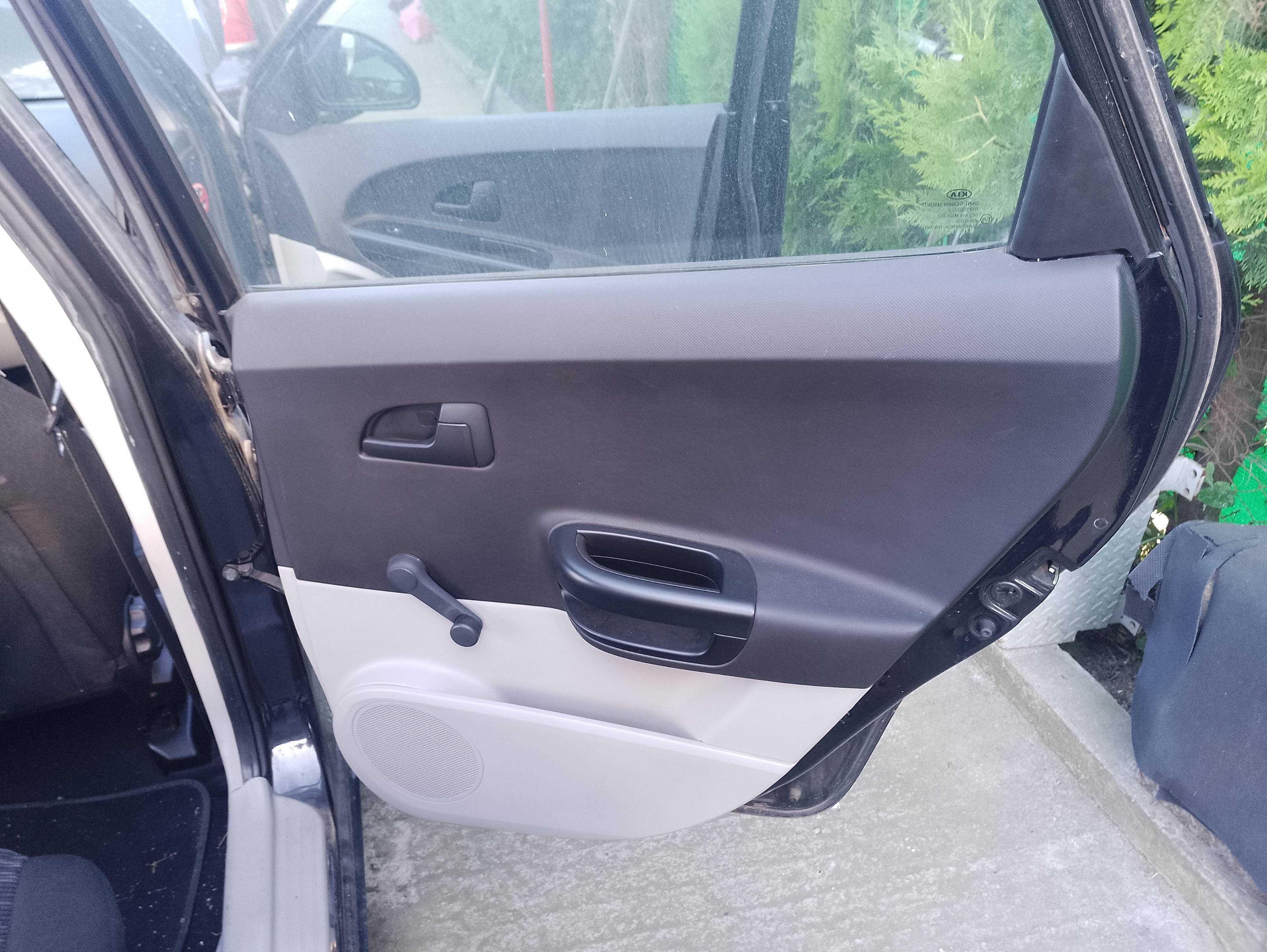 Recambio de guarnecido puerta trasera derecha para kia cee´d concept referencia OEM IAM   