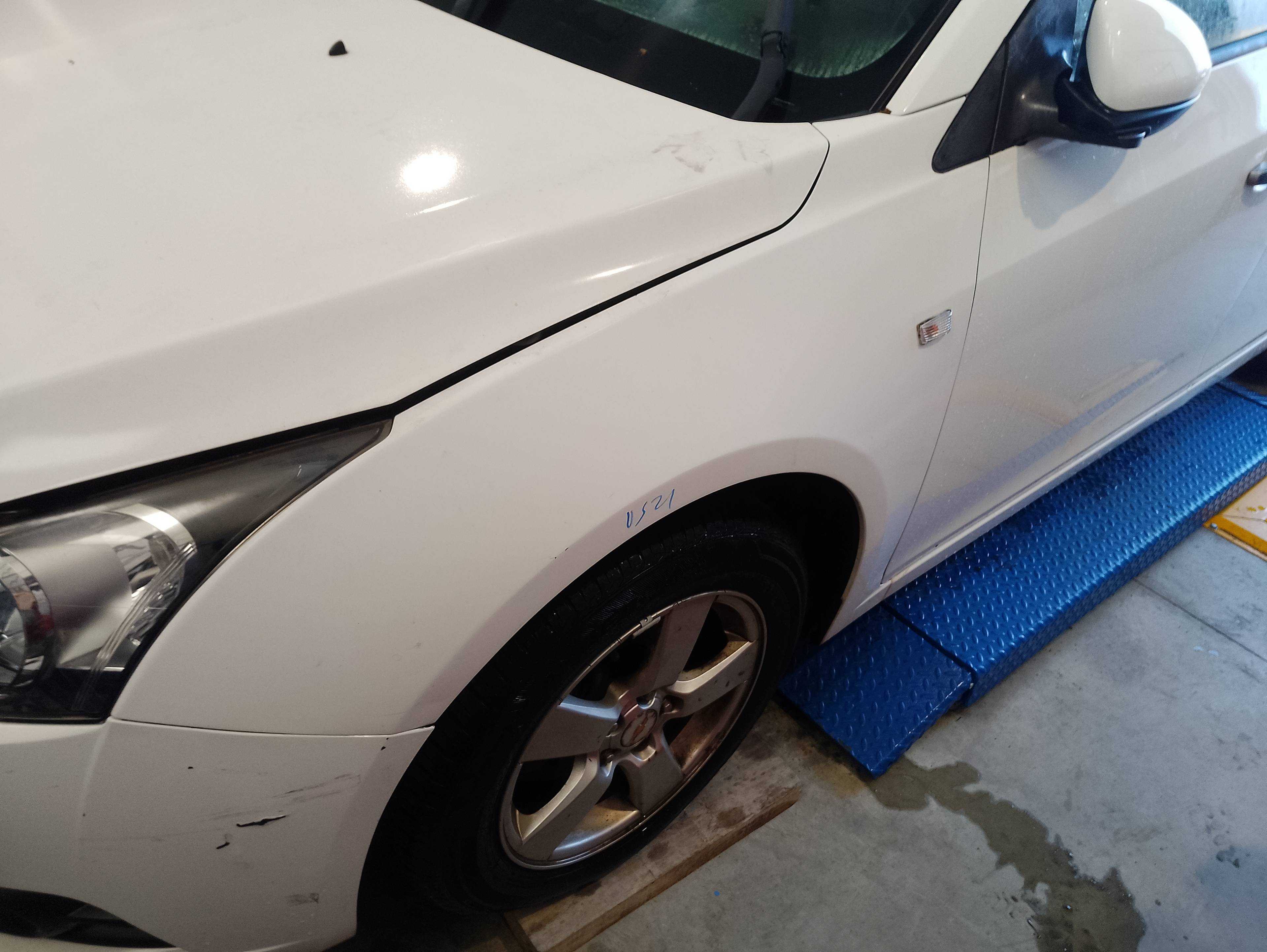 Recambio de aleta delantera izquierda para chevrolet cruze lt+ referencia OEM IAM   