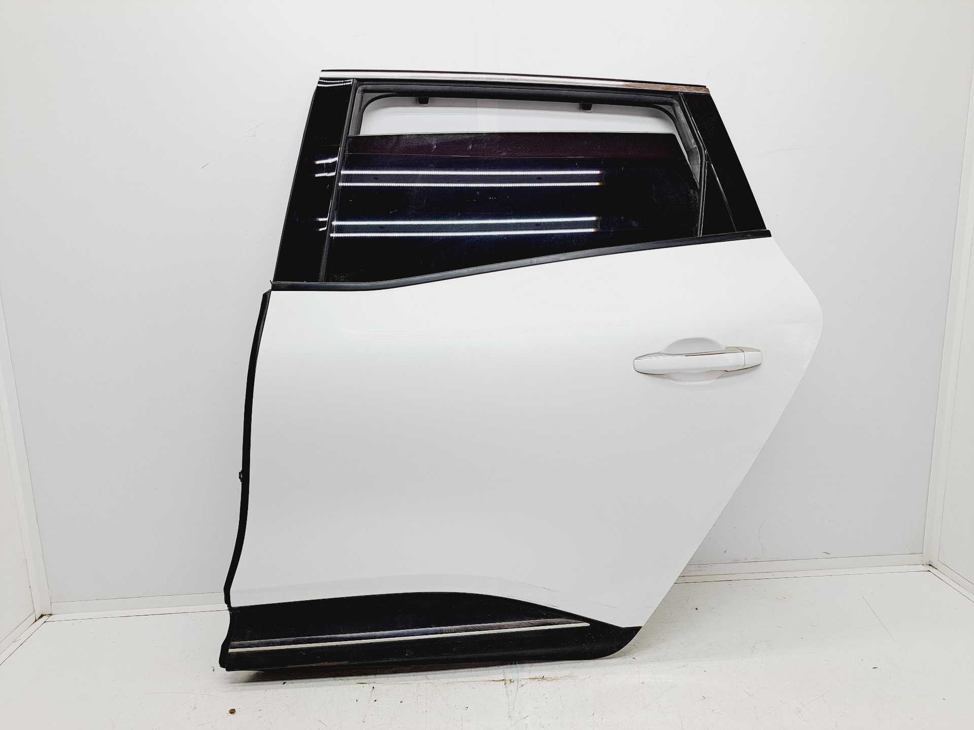 Recambio de puerta trasera izquierda para renault scenic iv black edition referencia OEM IAM 821134069R  