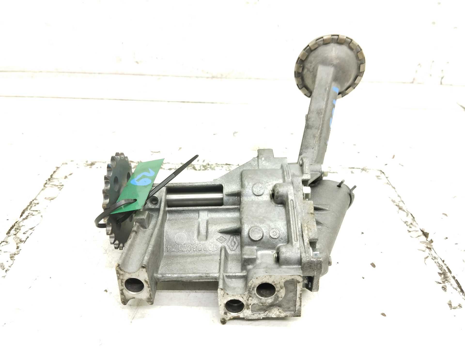 Recambio de bomba aceite para renault kangoo dynamique referencia OEM IAM 8200807174  