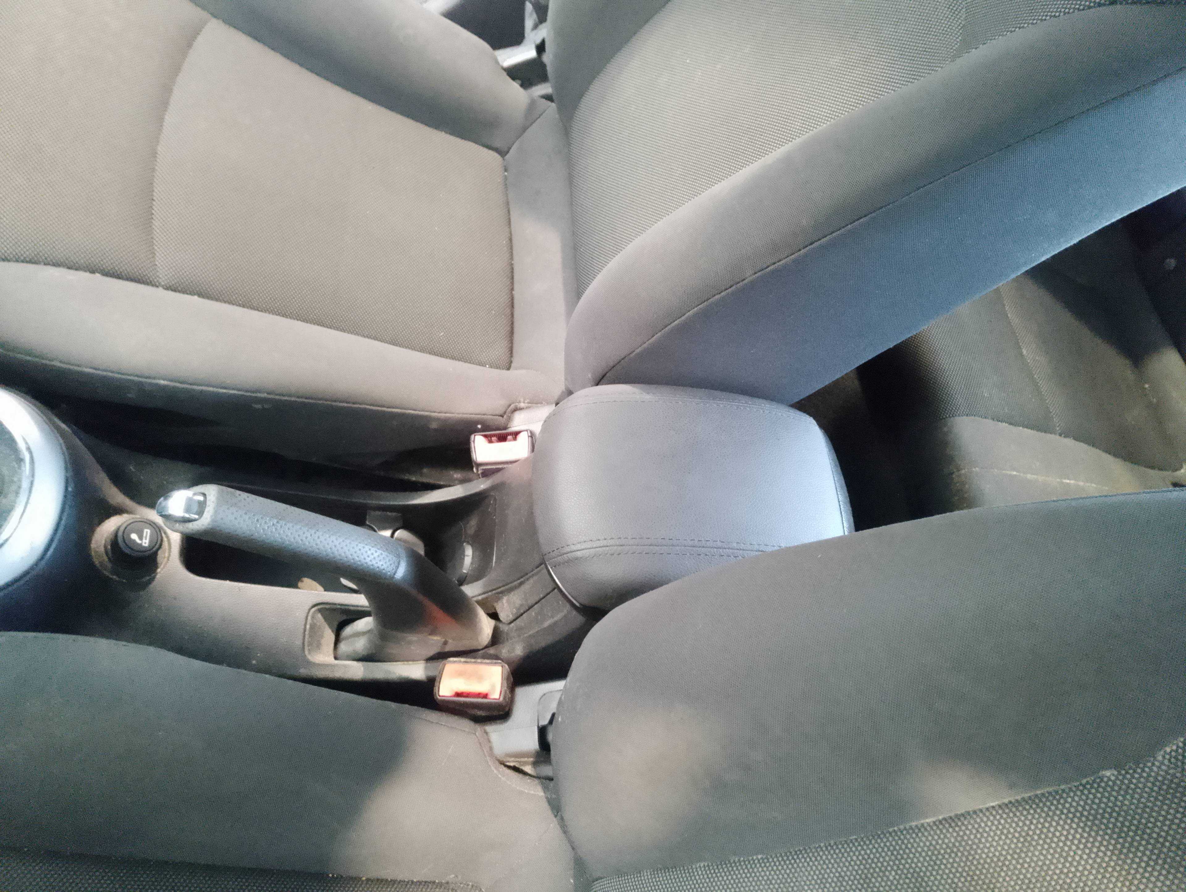 Recambio de apoyabrazos central para chevrolet cruze lt+ referencia OEM IAM   