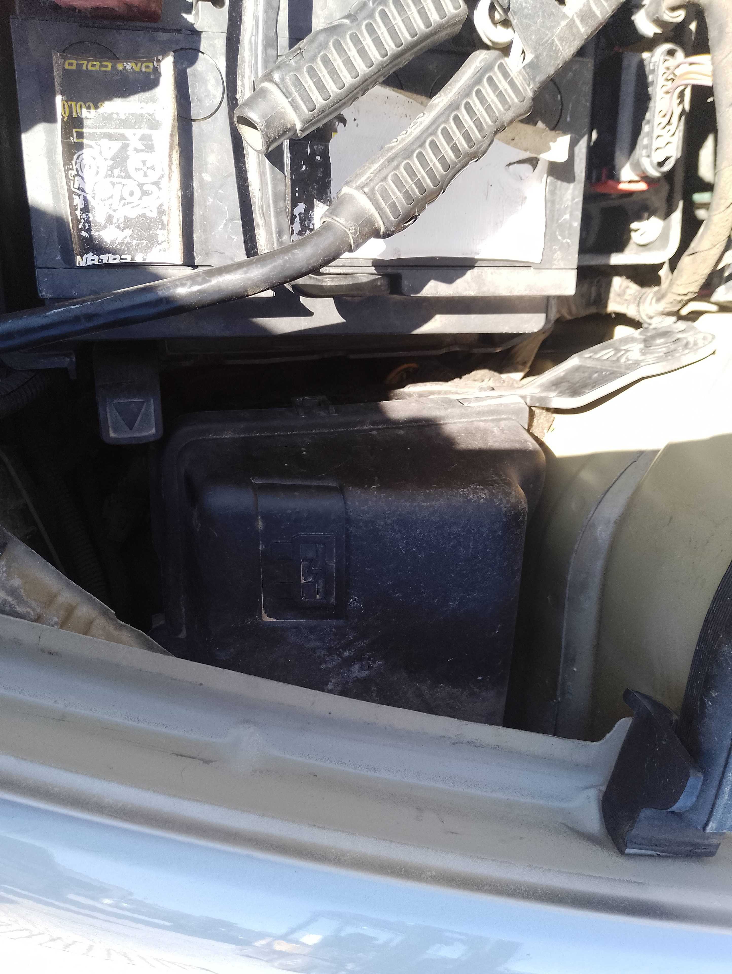 Recambio de caja reles / fusibles para citroën c3 1.4 hdi audace referencia OEM IAM   