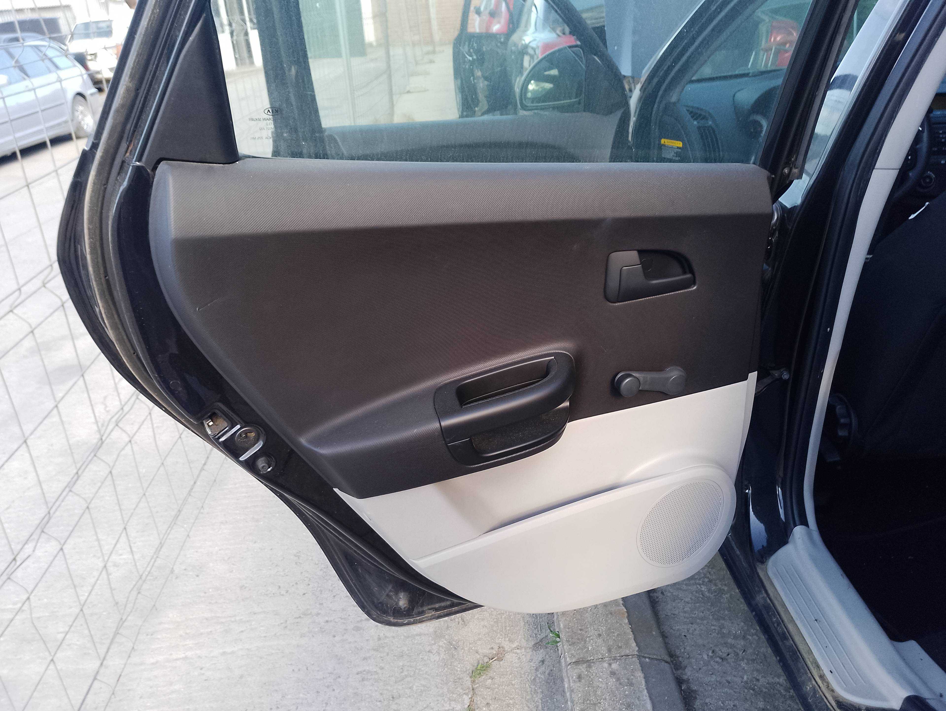 Recambio de guarnecido puerta trasera izquierda para kia cee´d concept referencia OEM IAM   