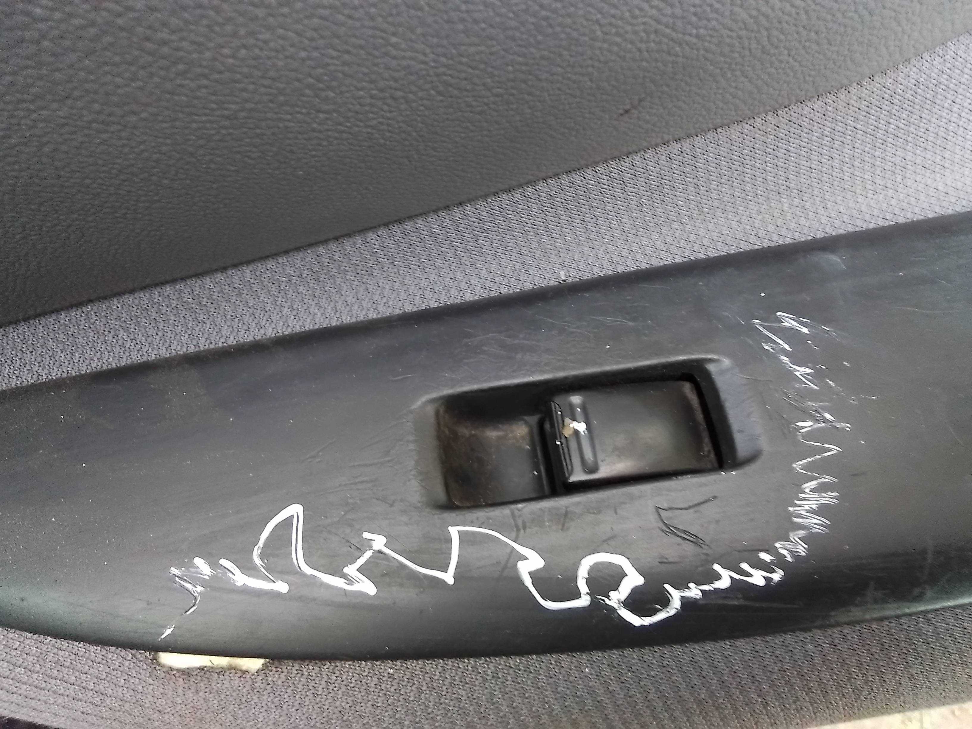 Recambio de mando elevalunas delantero derecho para nissan primera berlina (p12) acenta referencia OEM IAM   