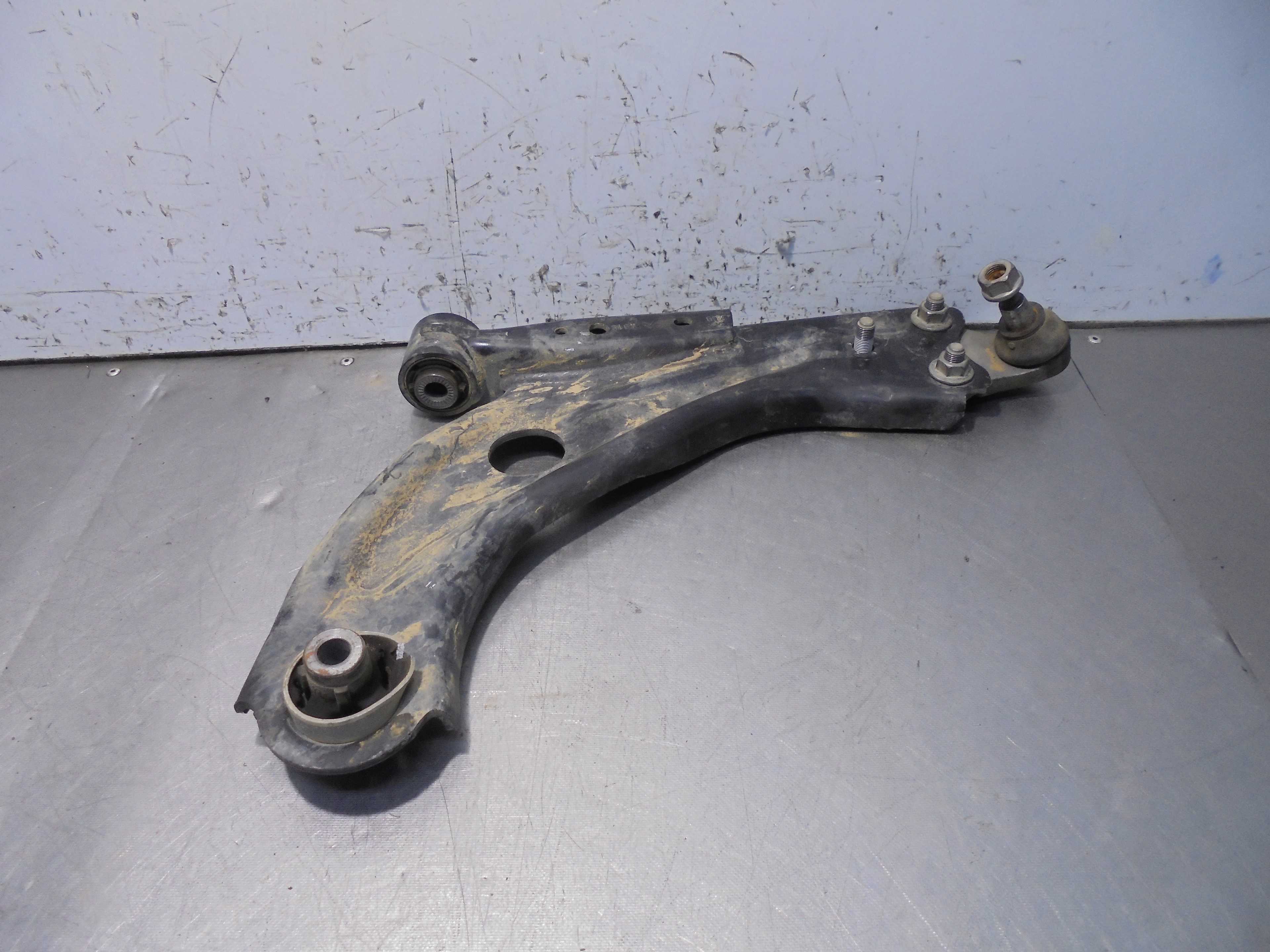 Recambio de brazo suspension inferior delantero derecho para peugeot 3008 active referencia OEM IAM 98138523  