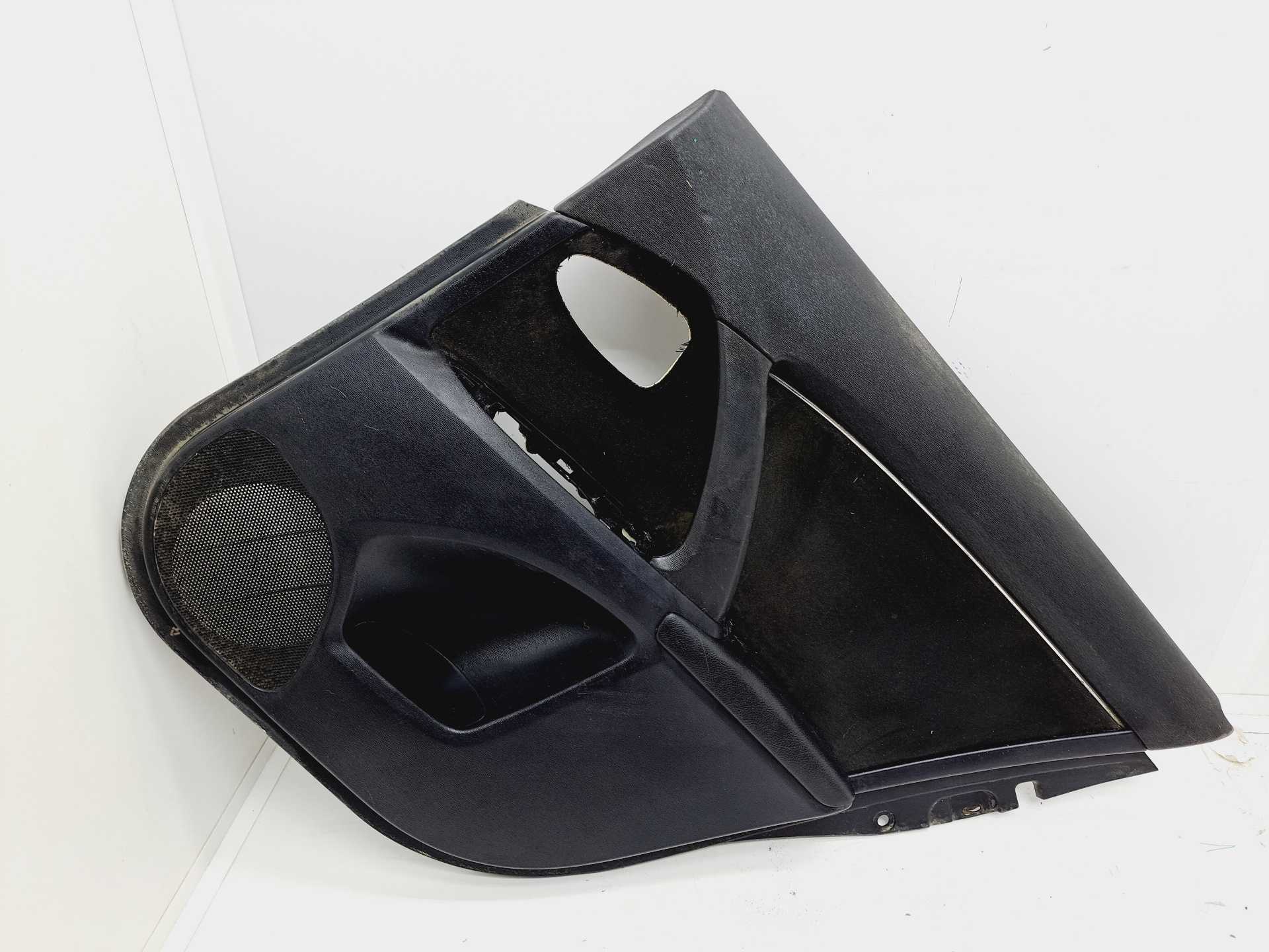 Recambio de guarnecido puerta trasera derecha para toyota avensis cross sport (t27) active referencia OEM IAM 6763805050  