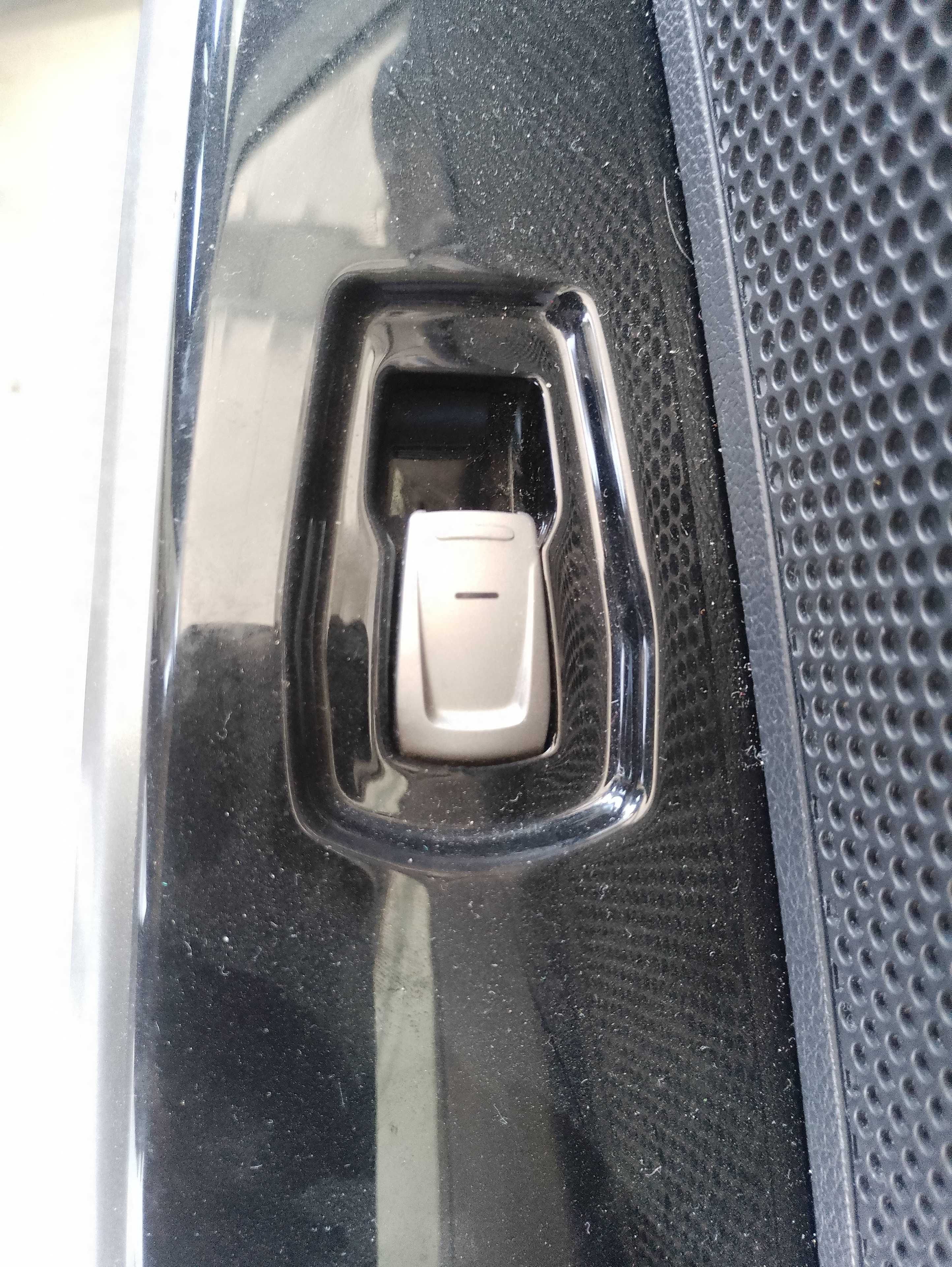 Recambio de mando elevalunas delantero derecho para ssangyong tivoli crystal 4x2 referencia OEM IAM   