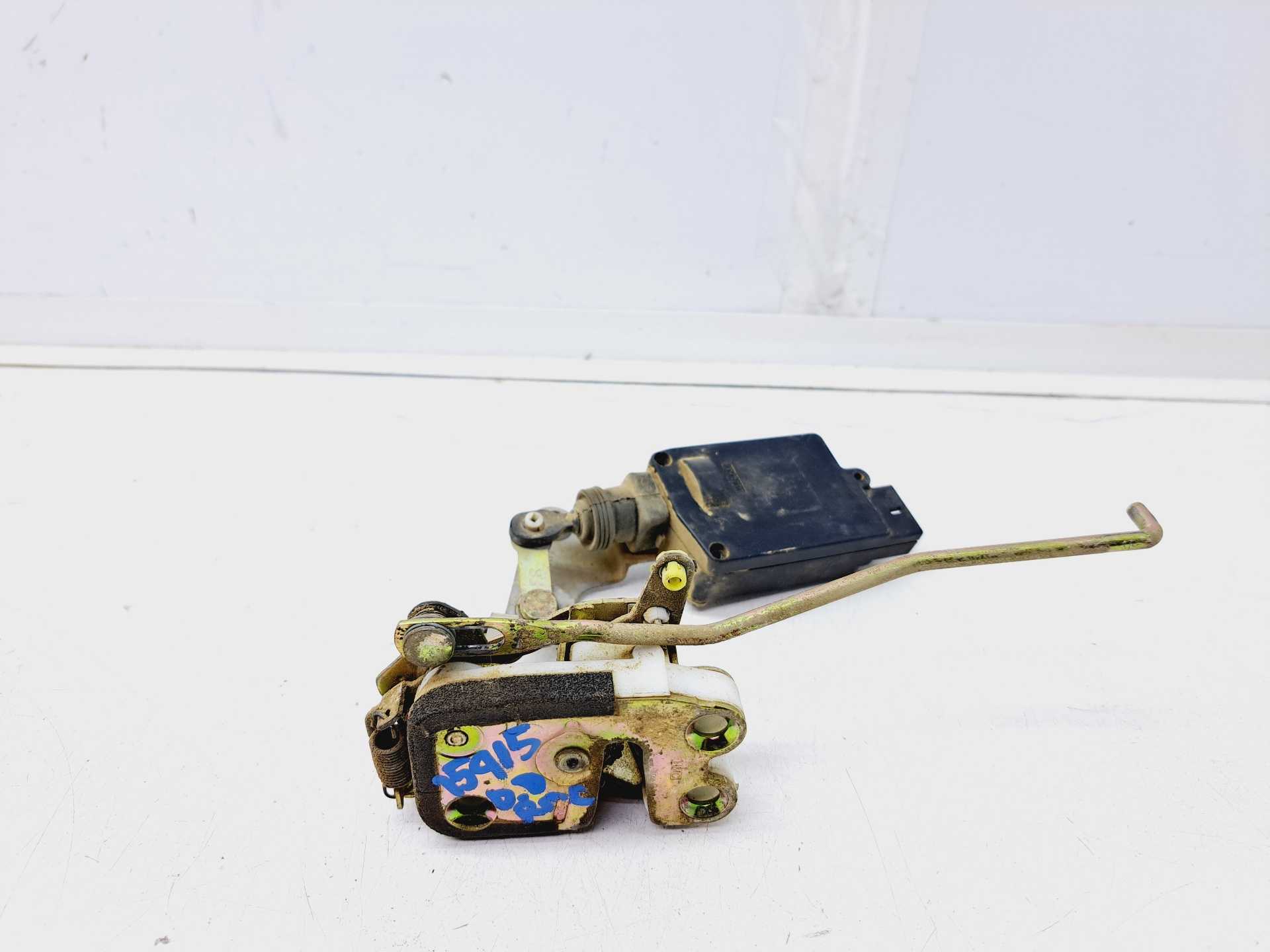 Recambio de cerradura puerta delantera derecha para hyundai galloper referencia OEM IAM  3591462 HR513260