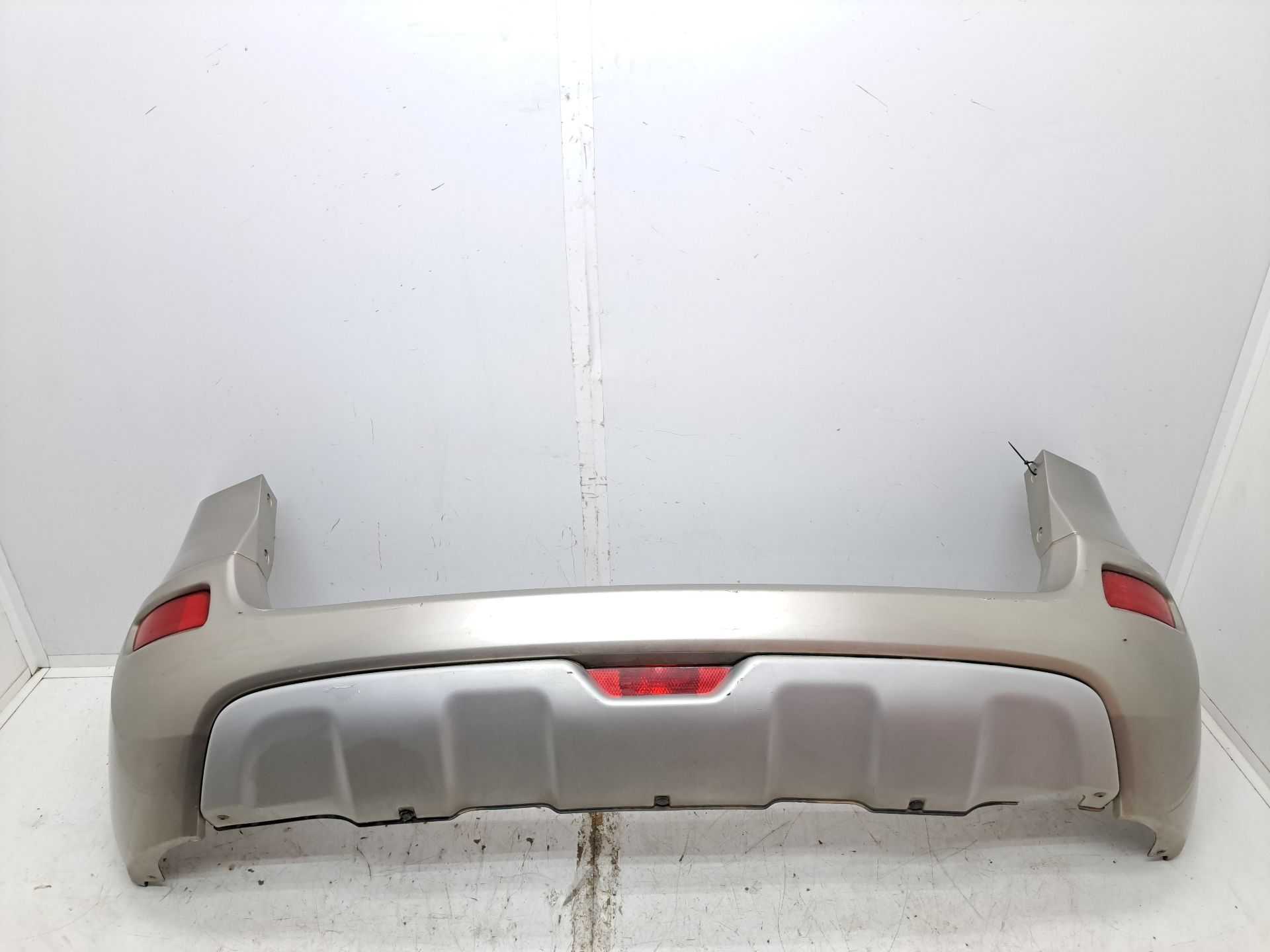 Recambio de paragolpes trasero para renault koleos bose edition referencia OEM IAM 85022jy04h  