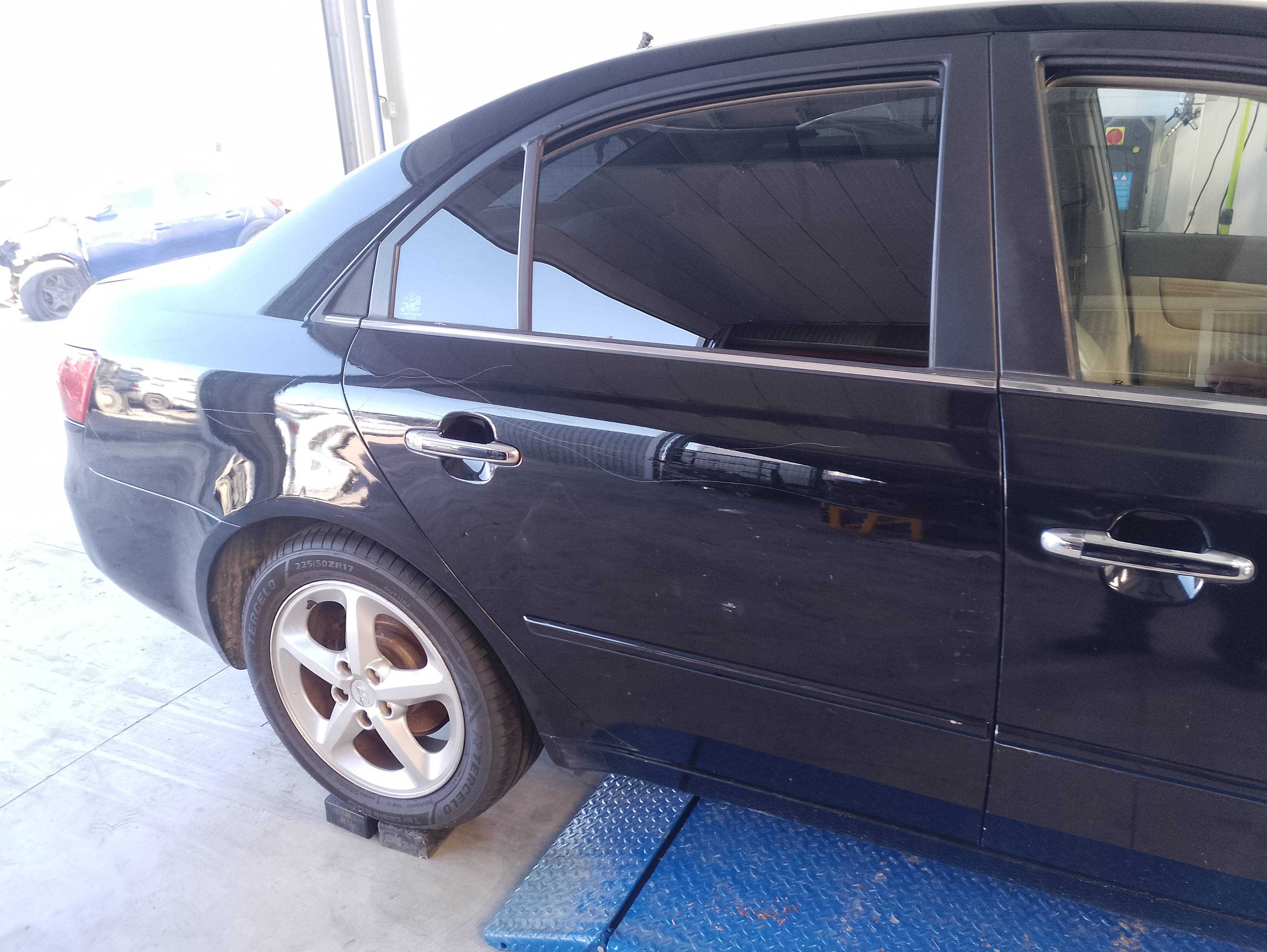 Recambio de puerta trasera derecha para hyundai sonata (nf) 2.0 crdi comfort i referencia OEM IAM   