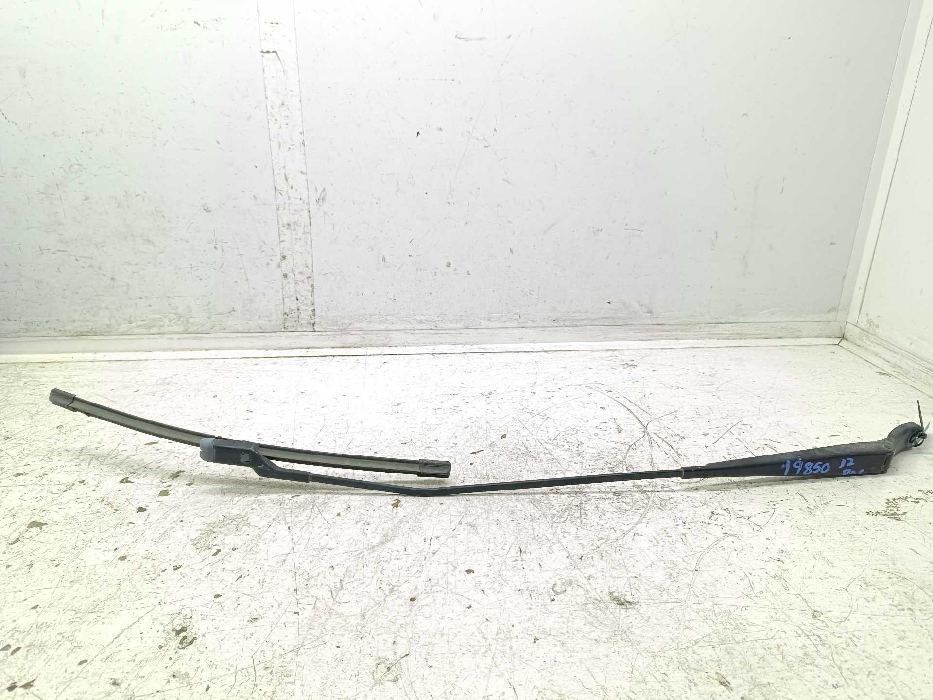Recambio de articulacion limpia delantera para citroën berlingo station wagon xtr referencia OEM IAM 9682974780  