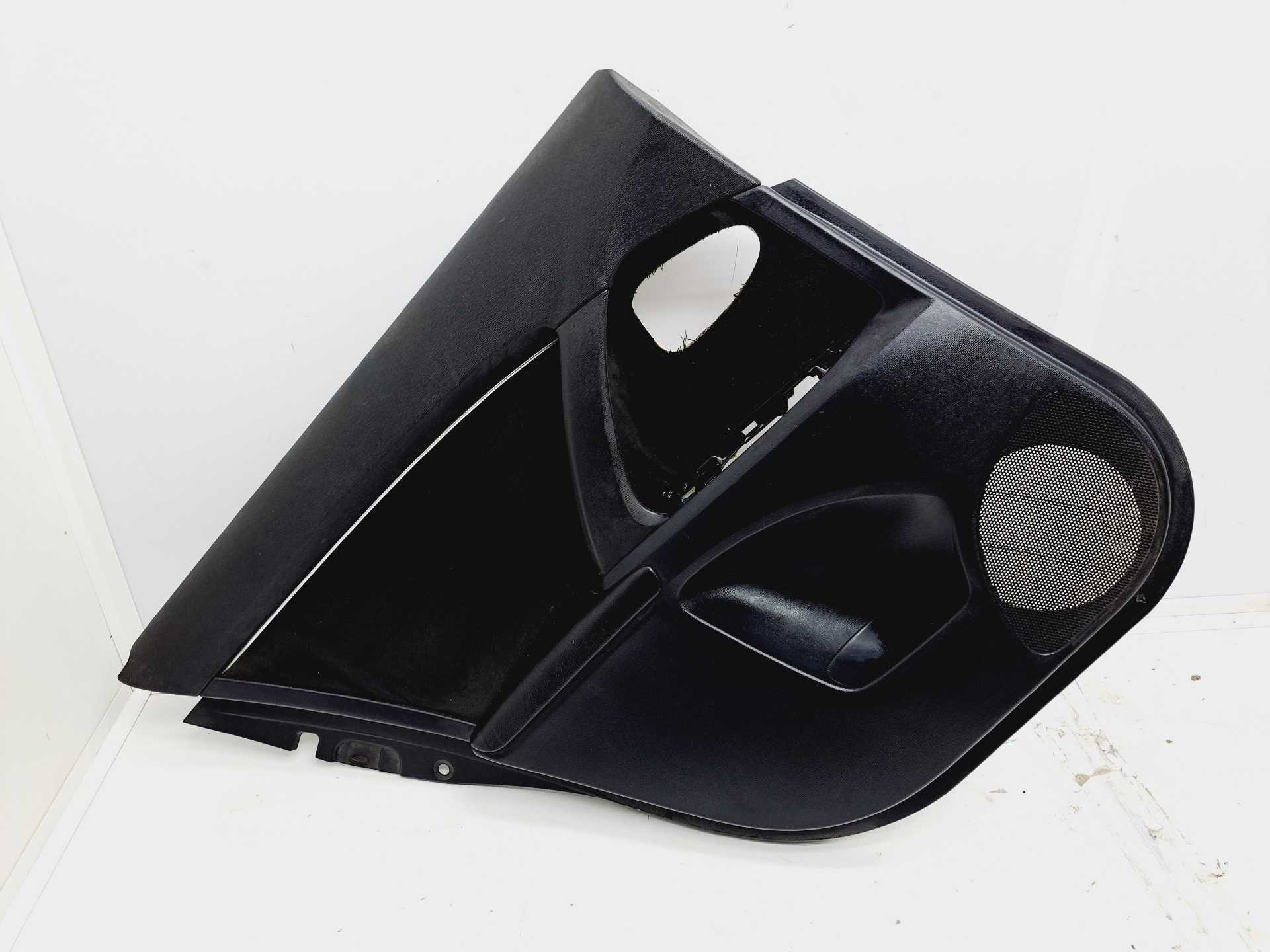 Recambio de guarnecido puerta trasera izquierda para toyota avensis cross sport (t27) active referencia OEM IAM 6778805010  