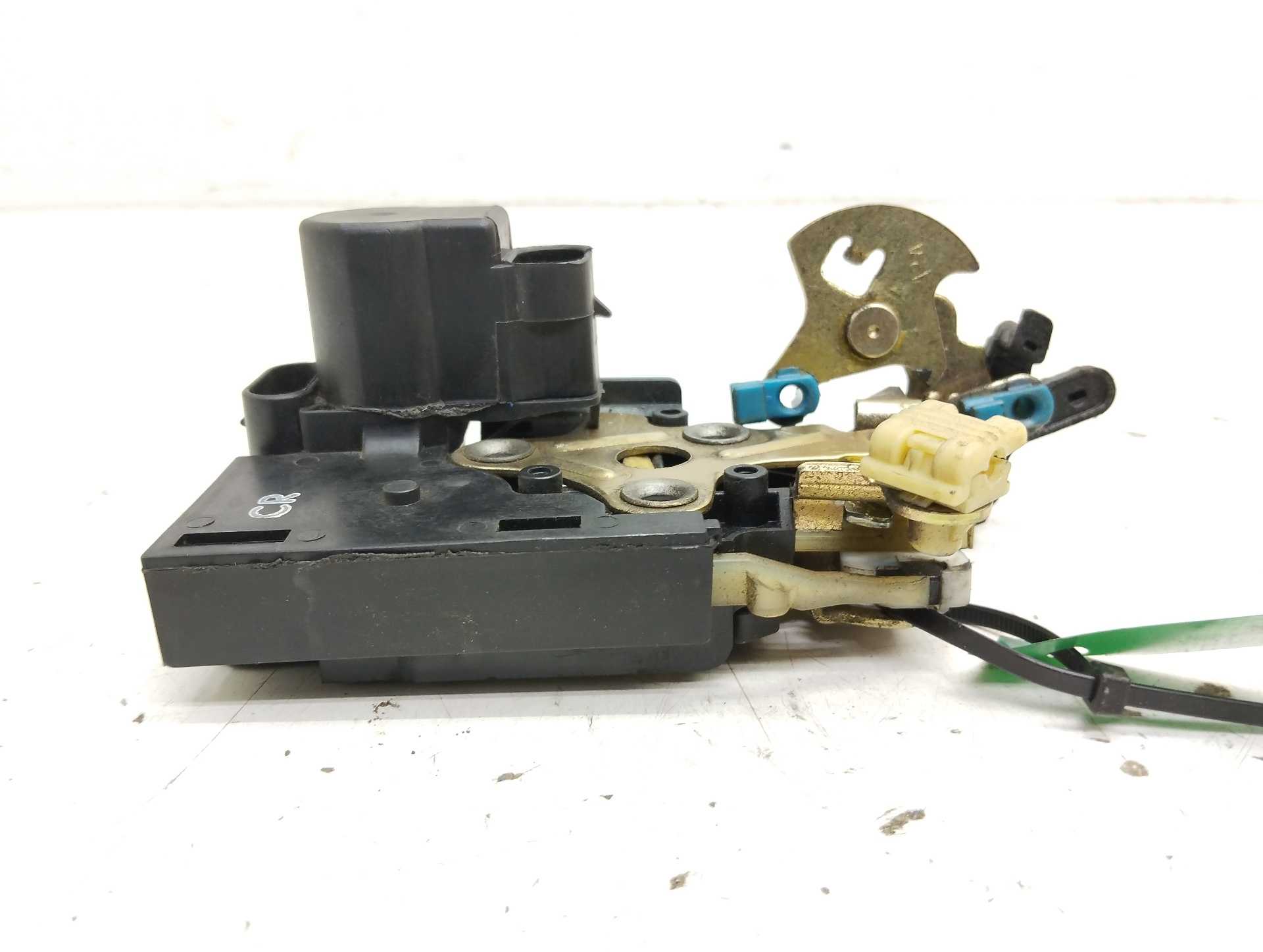Recambio de cerradura puerta trasera derecha para daewoo kalos 1.4 sport referencia OEM IAM   