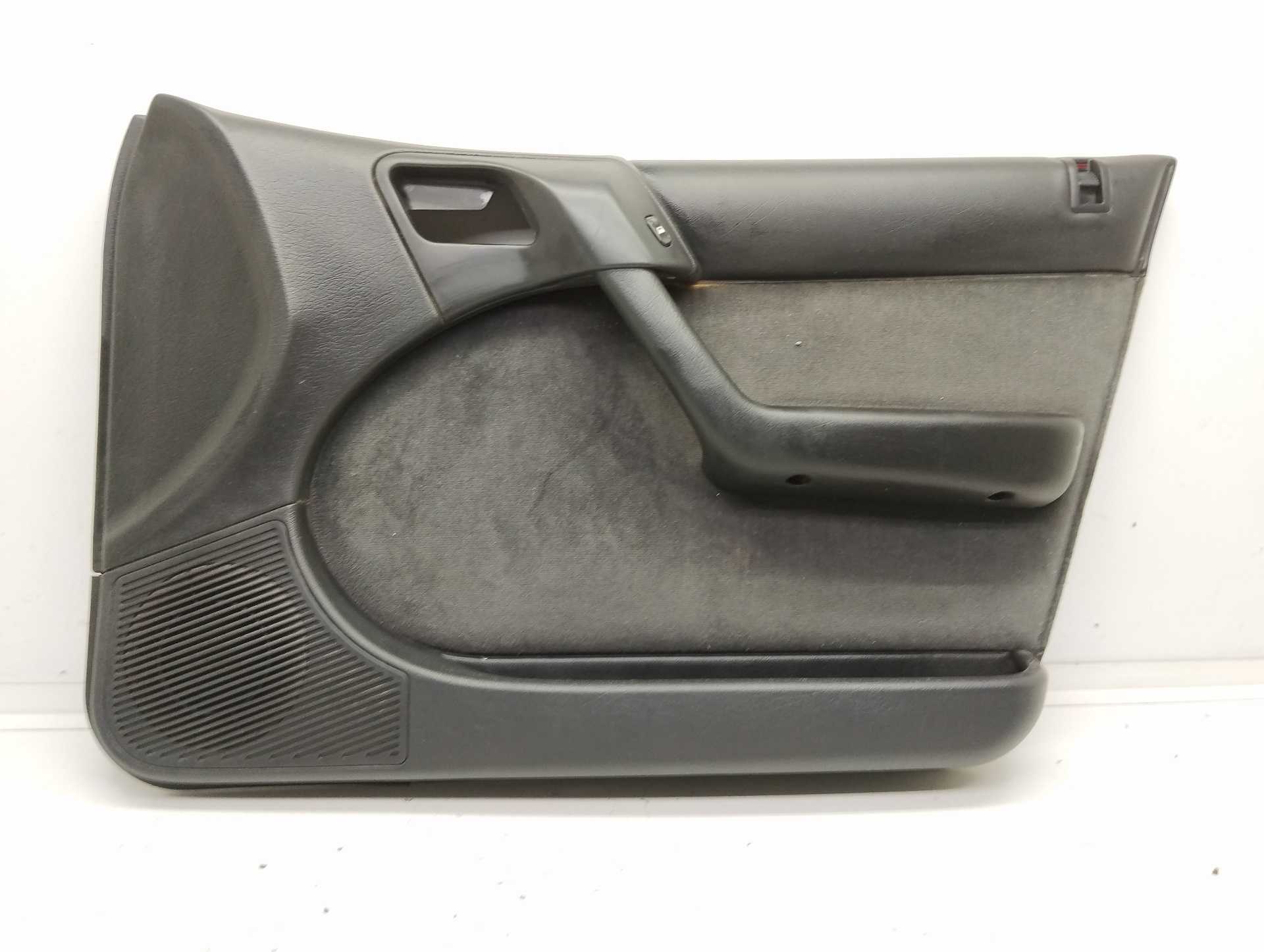 Recambio de guarnecido puerta delantera derecha para citroën xantia berlina referencia OEM IAM 95690231ZK  