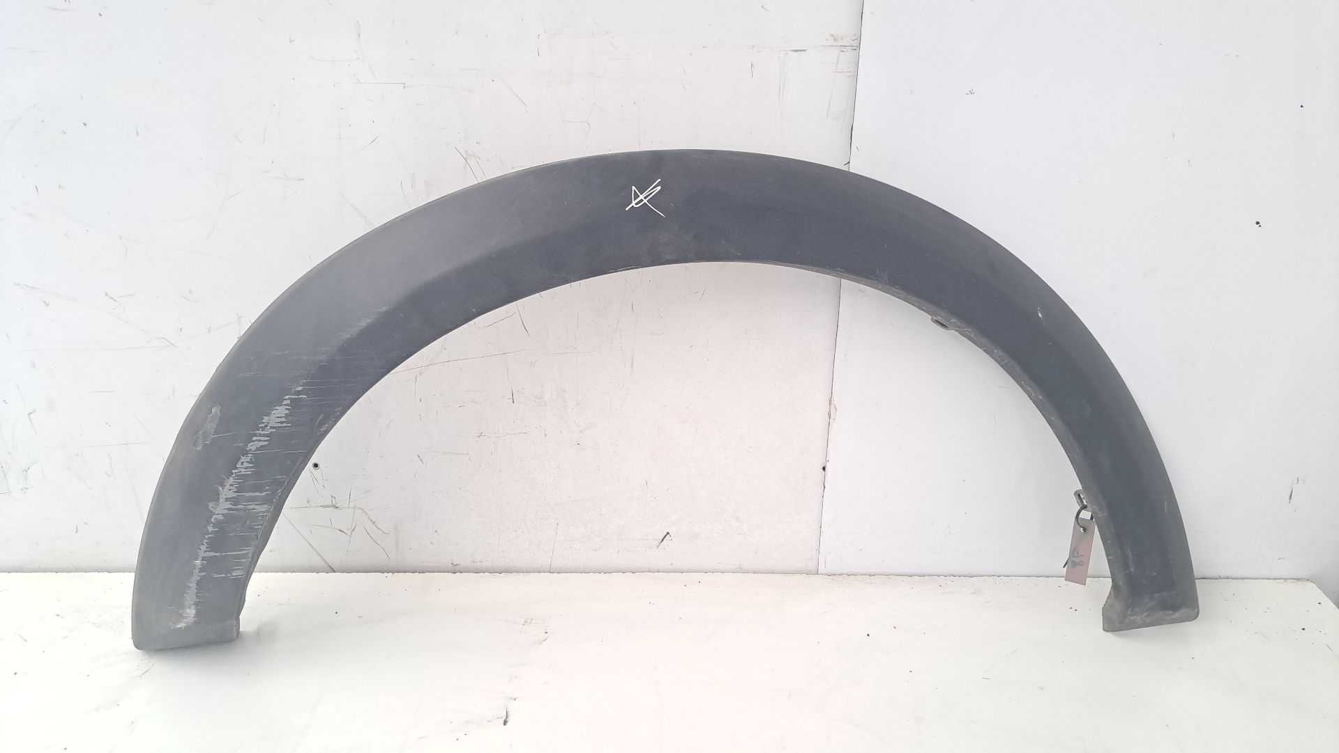 Recambio de aletin delantero izquierdo para land rover discovery v6 td edition 60 yrs referencia OEM IAM dfj000032  