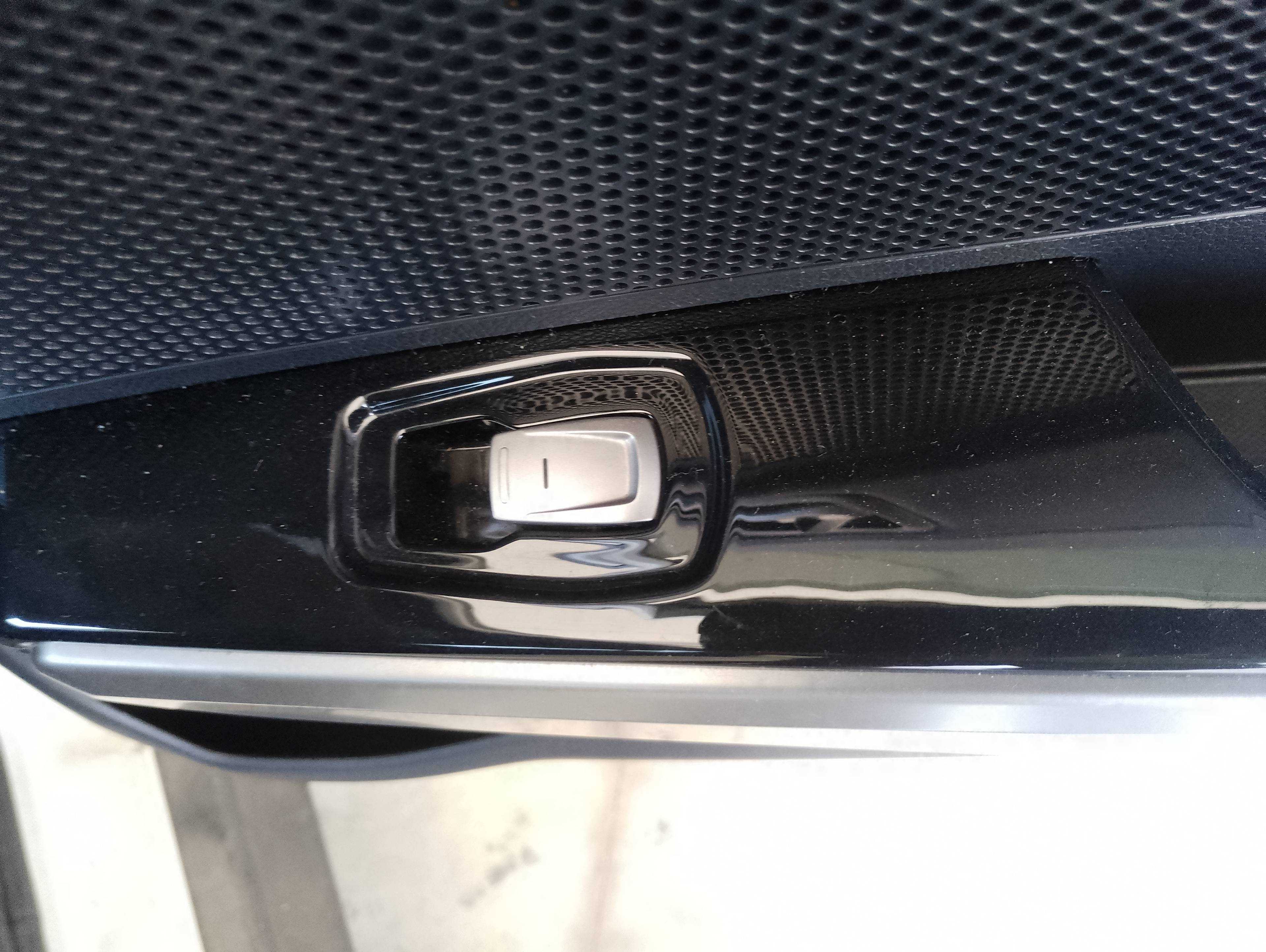 Recambio de mando elevalunas trasero derecho para ssangyong tivoli crystal 4x2 referencia OEM IAM   