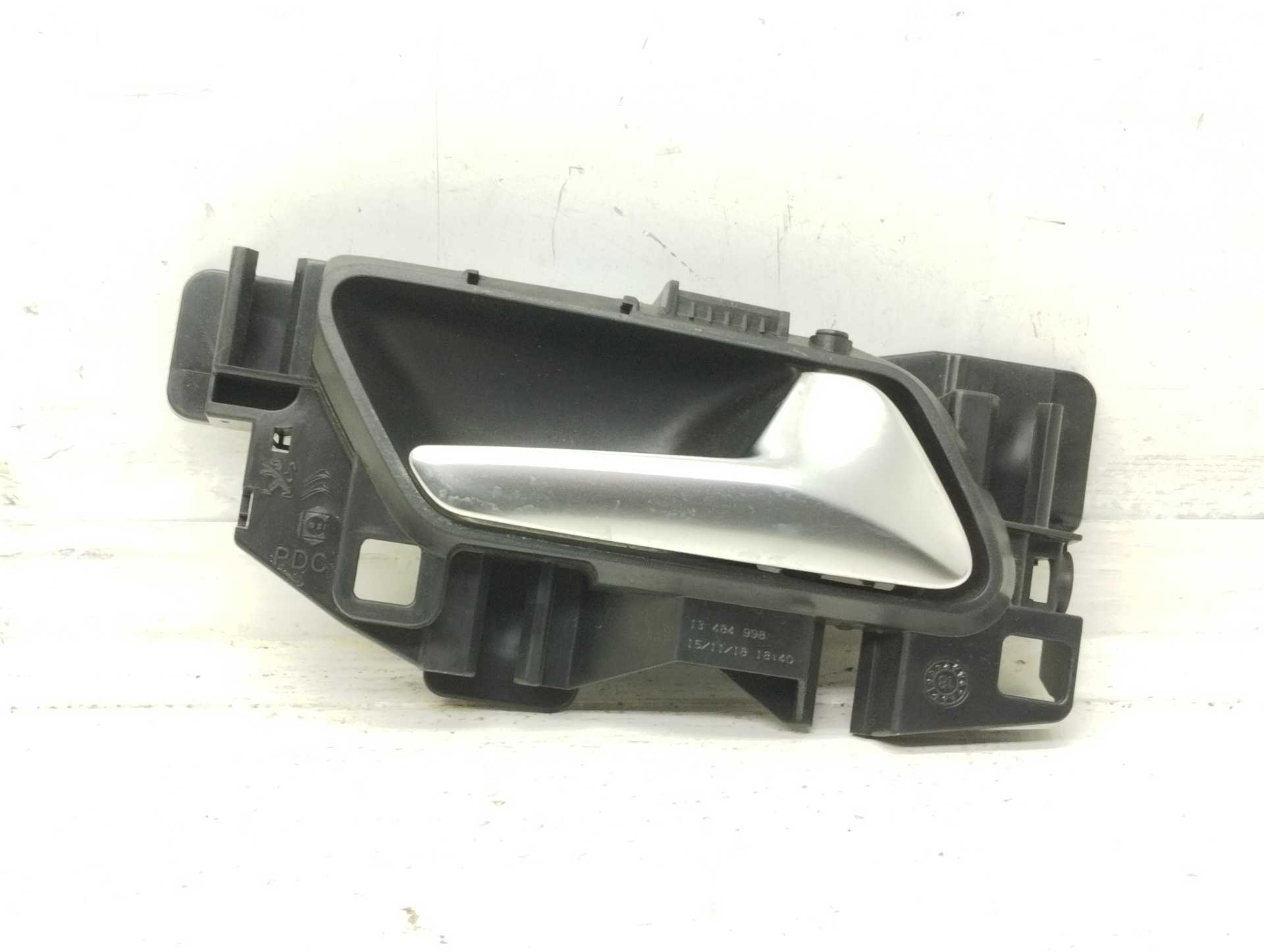 Recambio de maneta interior delantera derecha para opel crossland x design line referencia OEM IAM 13484998  