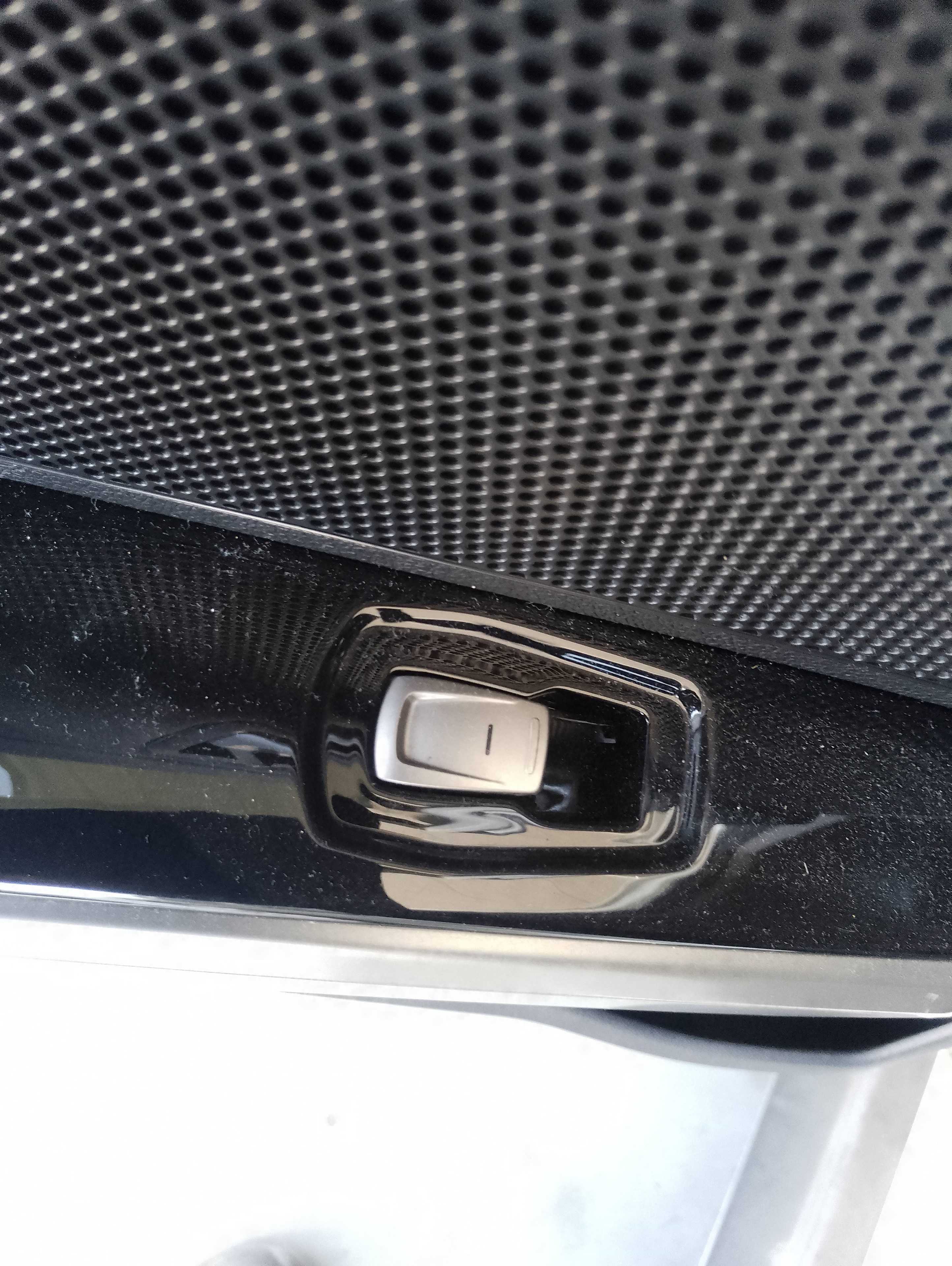 Recambio de mando elevalunas trasero izquierdo para ssangyong tivoli crystal 4x2 referencia OEM IAM   