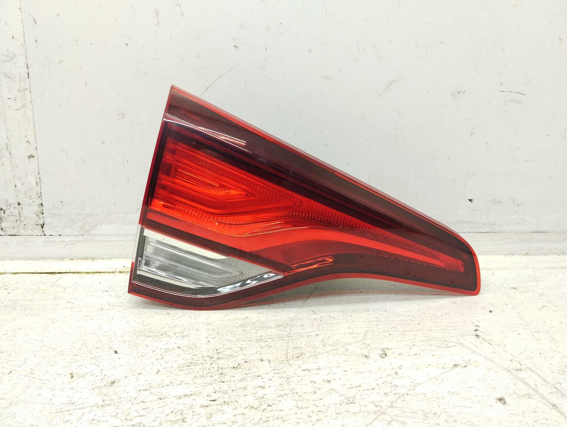 Recambio de piloto porton trasero izquierdo para renault scenic iv zen referencia OEM IAM 2TZ01231201AB 265553872R 