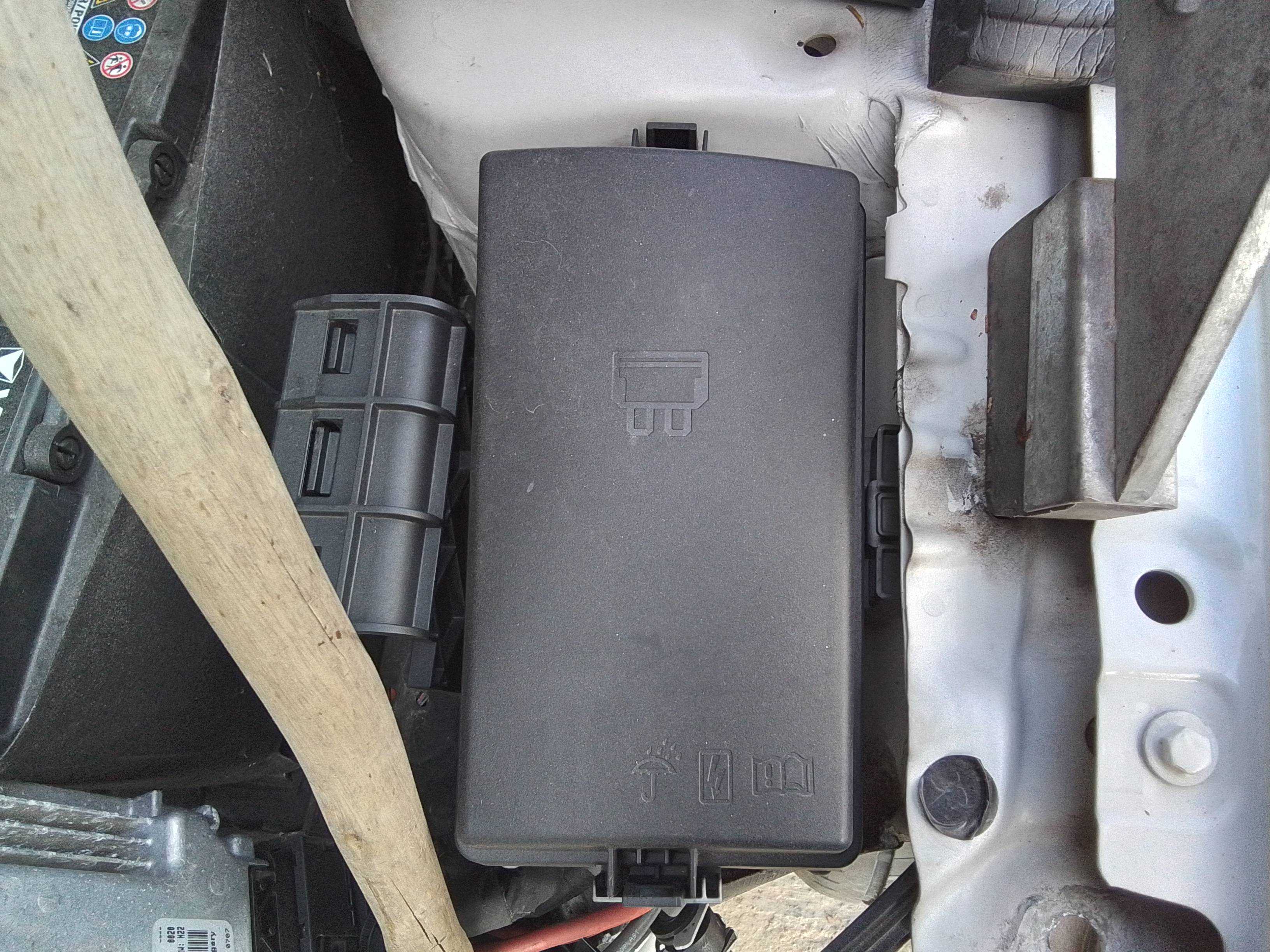 Recambio de caja reles / fusibles para volkswagen golf vii lim. (5g1) advance bluemotion referencia OEM IAM   