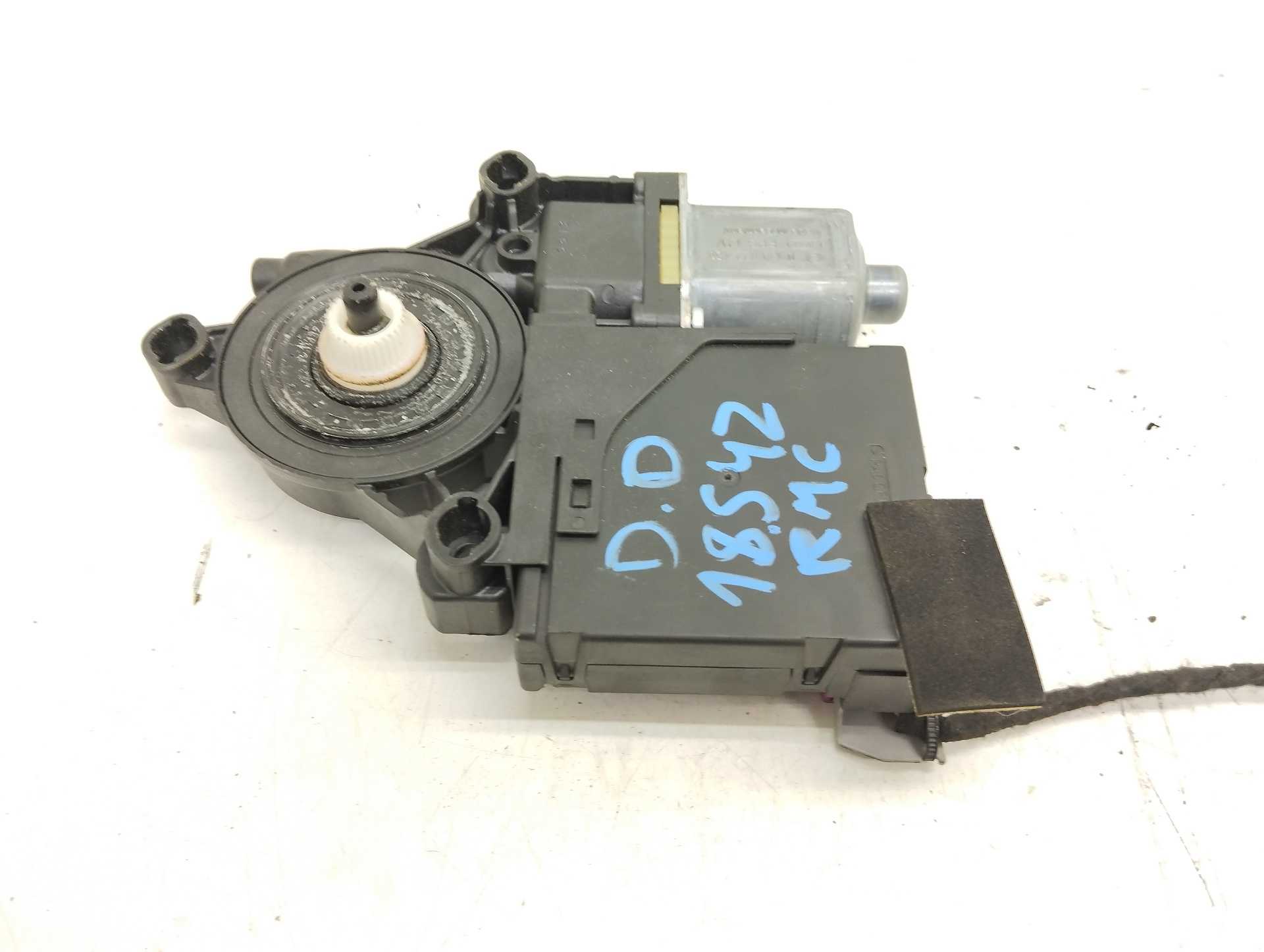 Recambio de motor elevalunas delantero derecho para volkswagen passat berlina (3c2) advance referencia OEM IAM 3C0959702 9808521