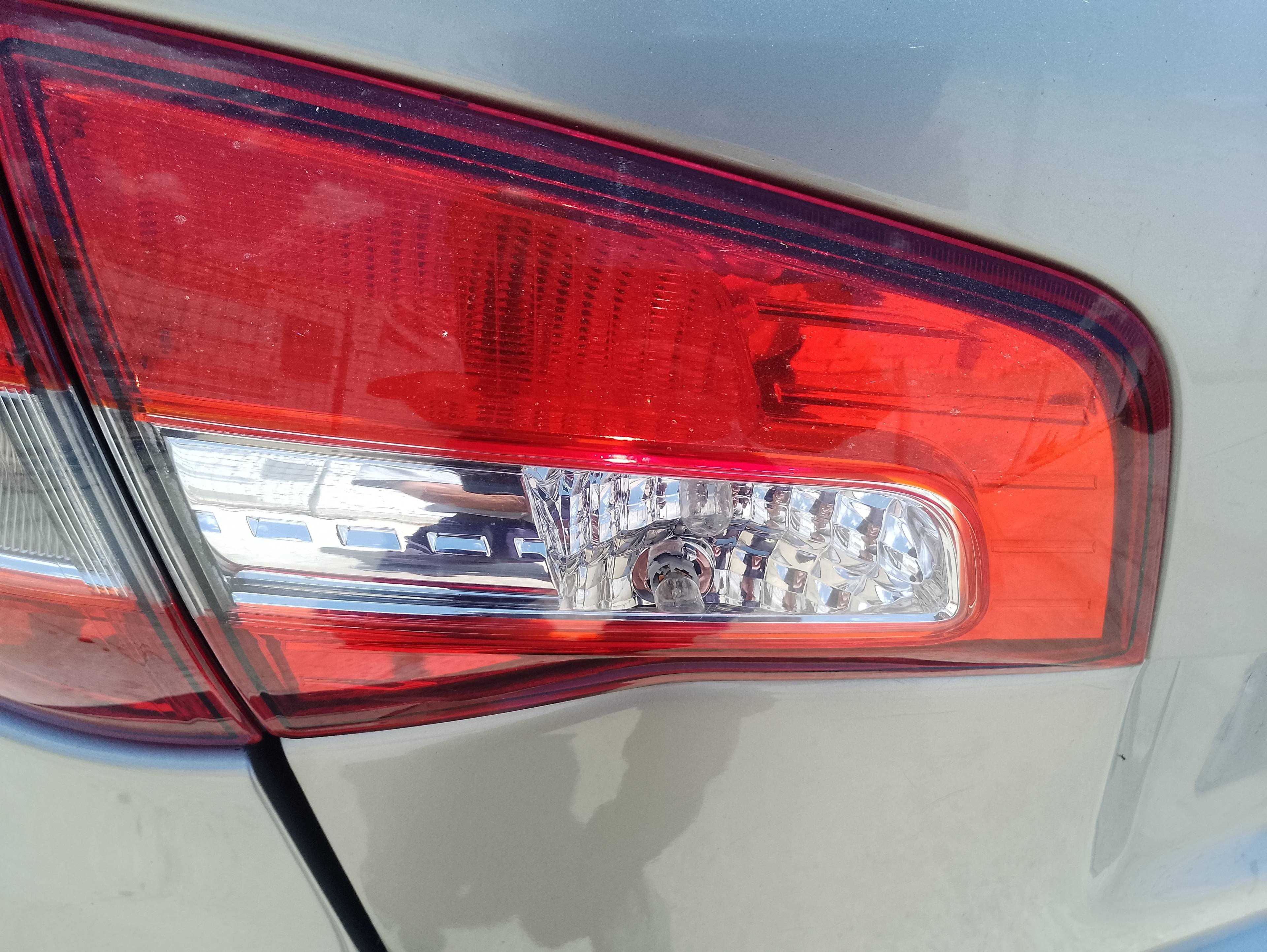 Recambio de piloto porton trasero izquierdo para renault koleos bose edition referencia OEM IAM 26555JY05A  