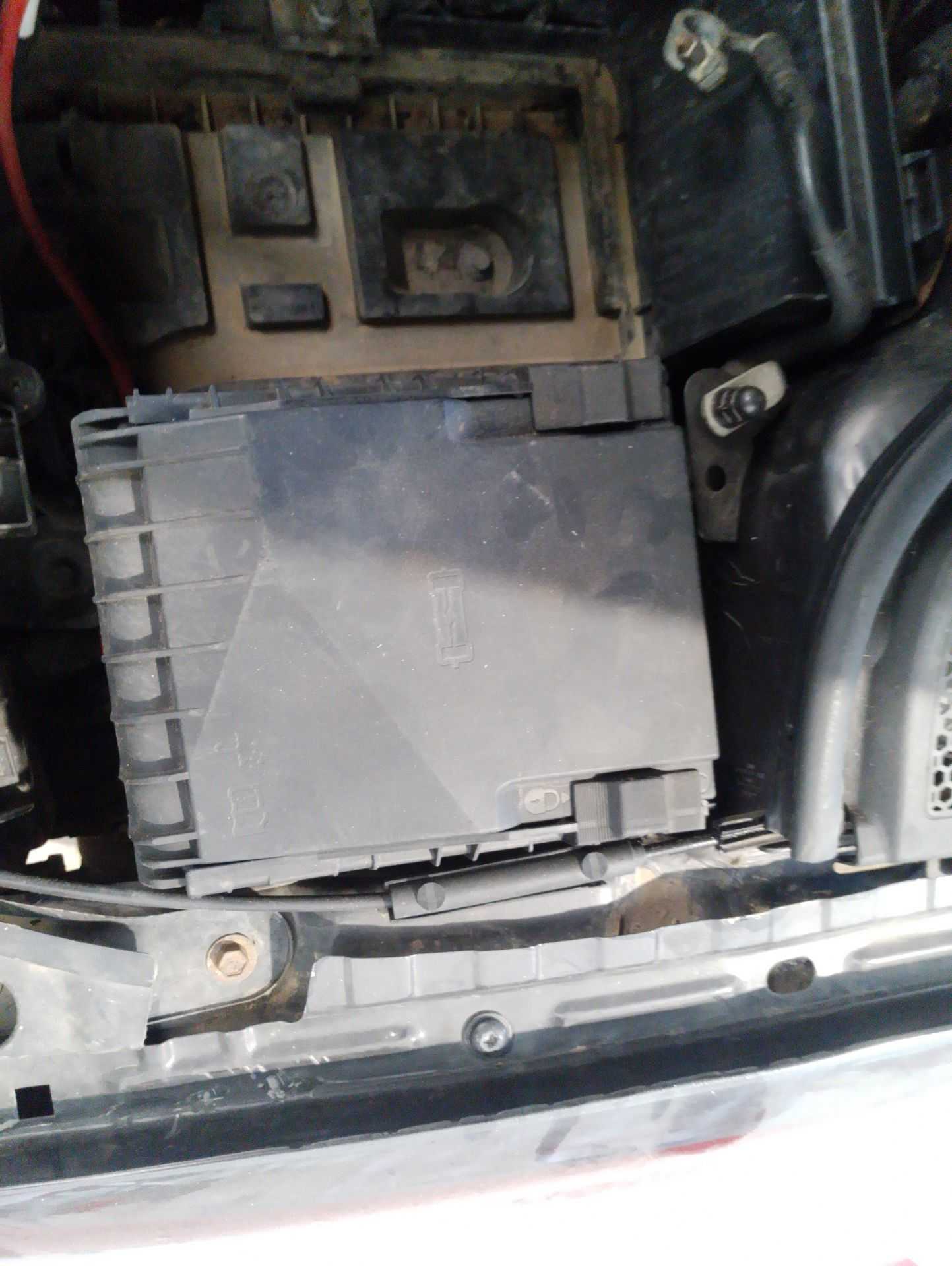 Recambio de caja reles / fusibles para audi a3 (8p1) 2.0 tdi referencia OEM IAM 1K0937124K  