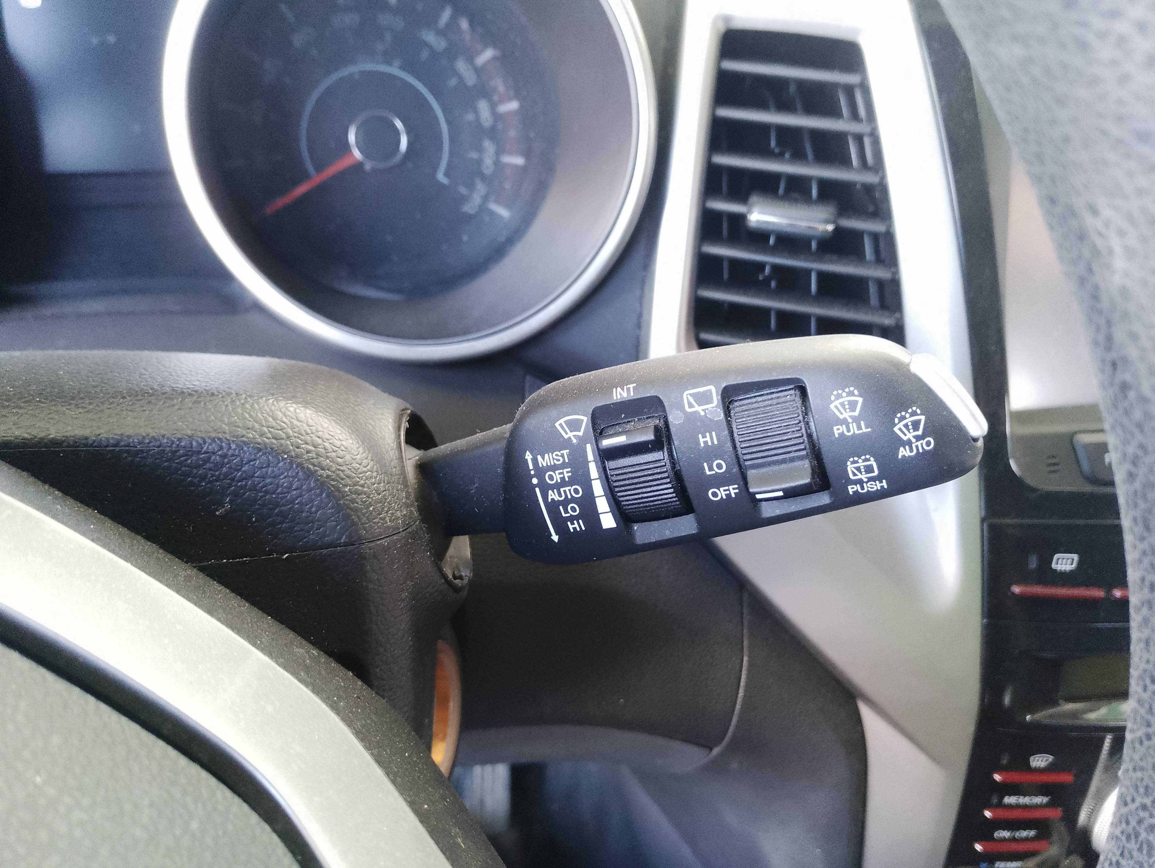 Recambio de mando limpia para ssangyong tivoli crystal 4x2 referencia OEM IAM   