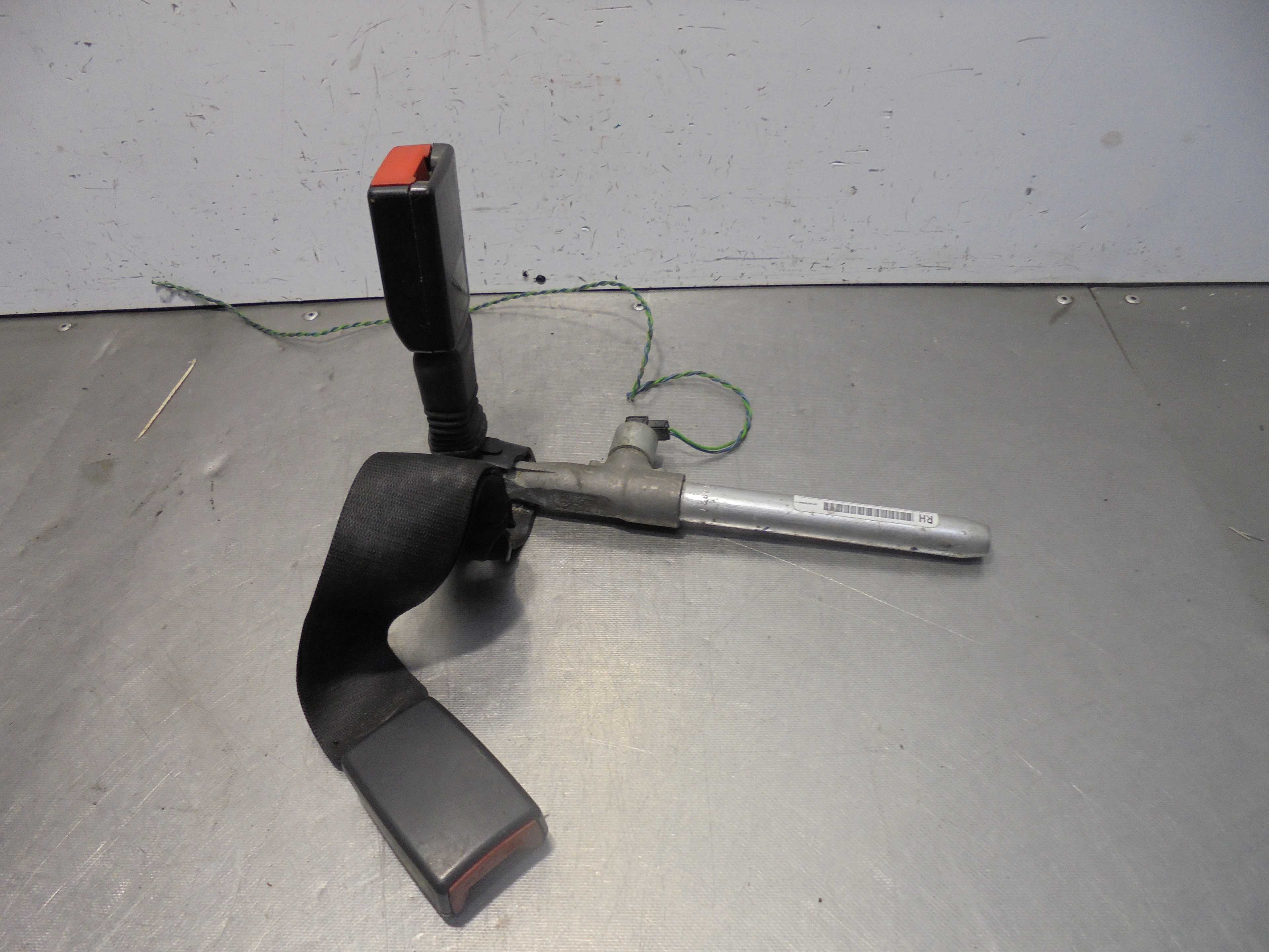 Recambio de anclaje cinturon de seguridad para bmw serie 3 berlina (e90) 320d referencia OEM IAM 3052788  