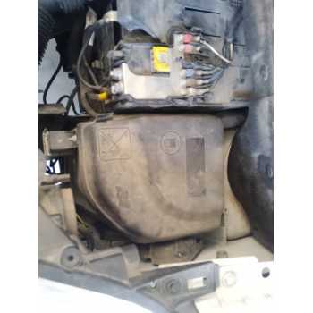 CAJA RELES / FUSIBLES 