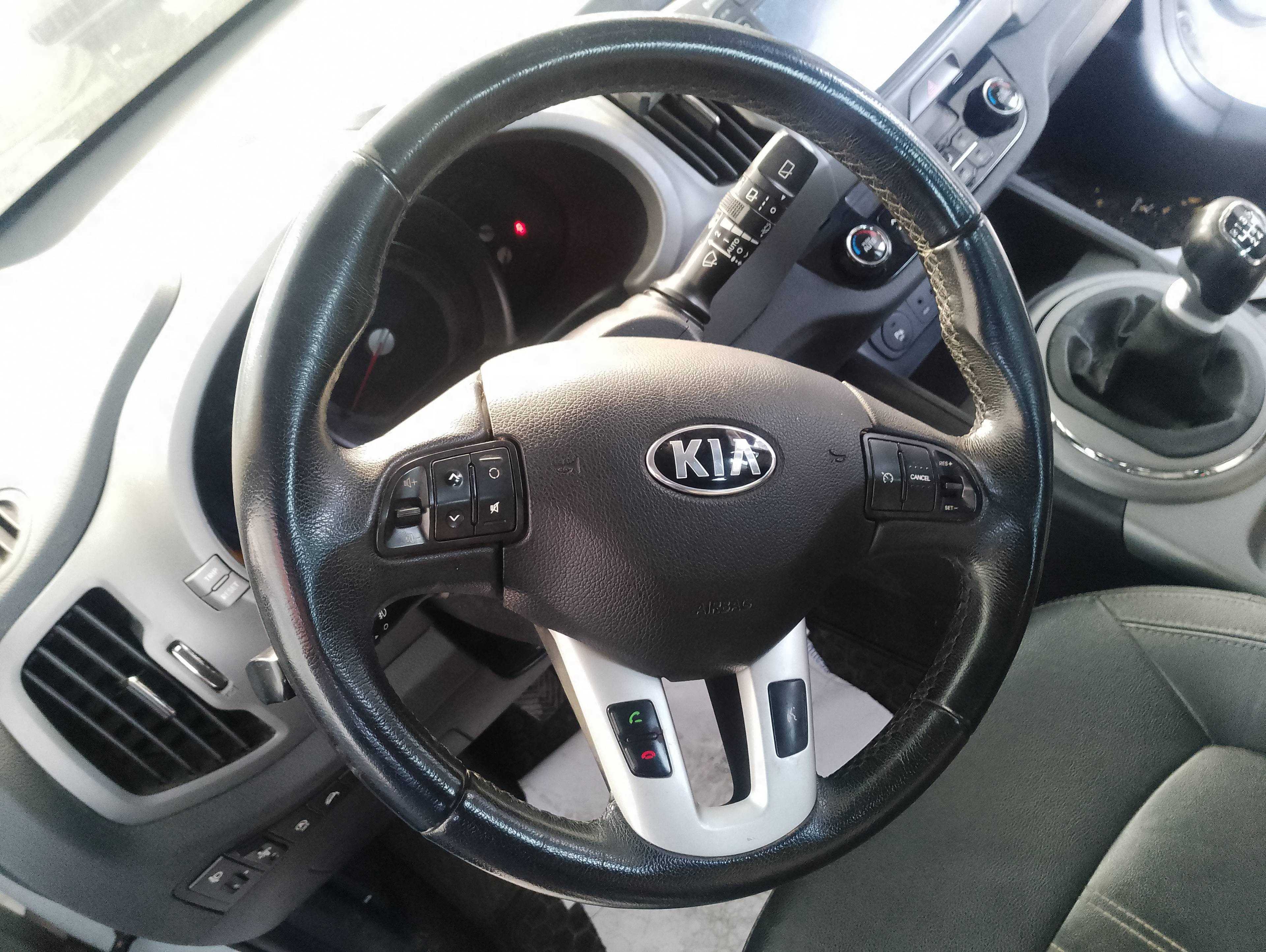 Recambio de volante para kia sportage business 2wd referencia OEM IAM 561103U751EQ 308334199596AB 