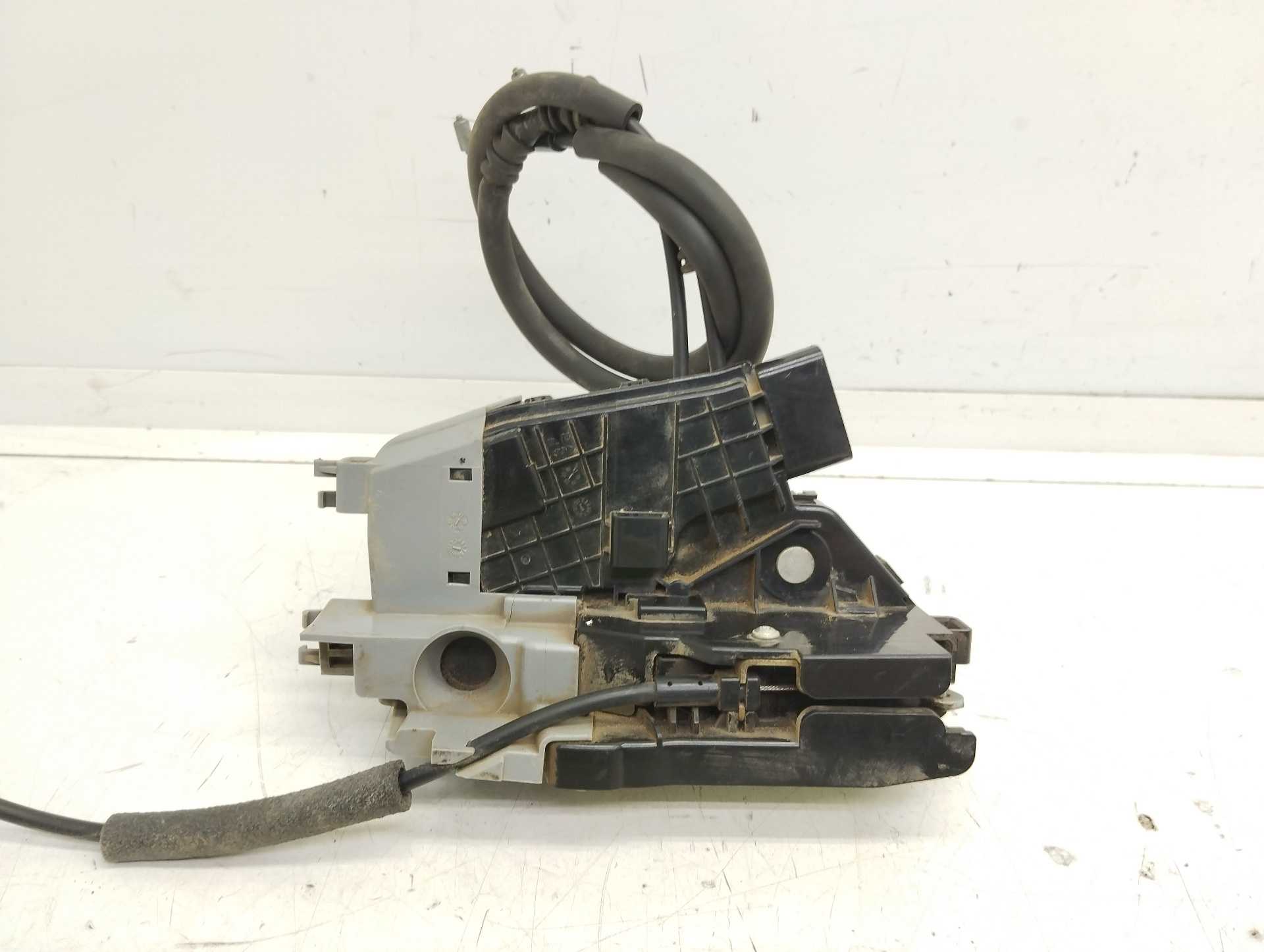 Recambio de cerradura puerta delantera derecha para hyundai tucson classic blue referencia OEM IAM 81320D3000  