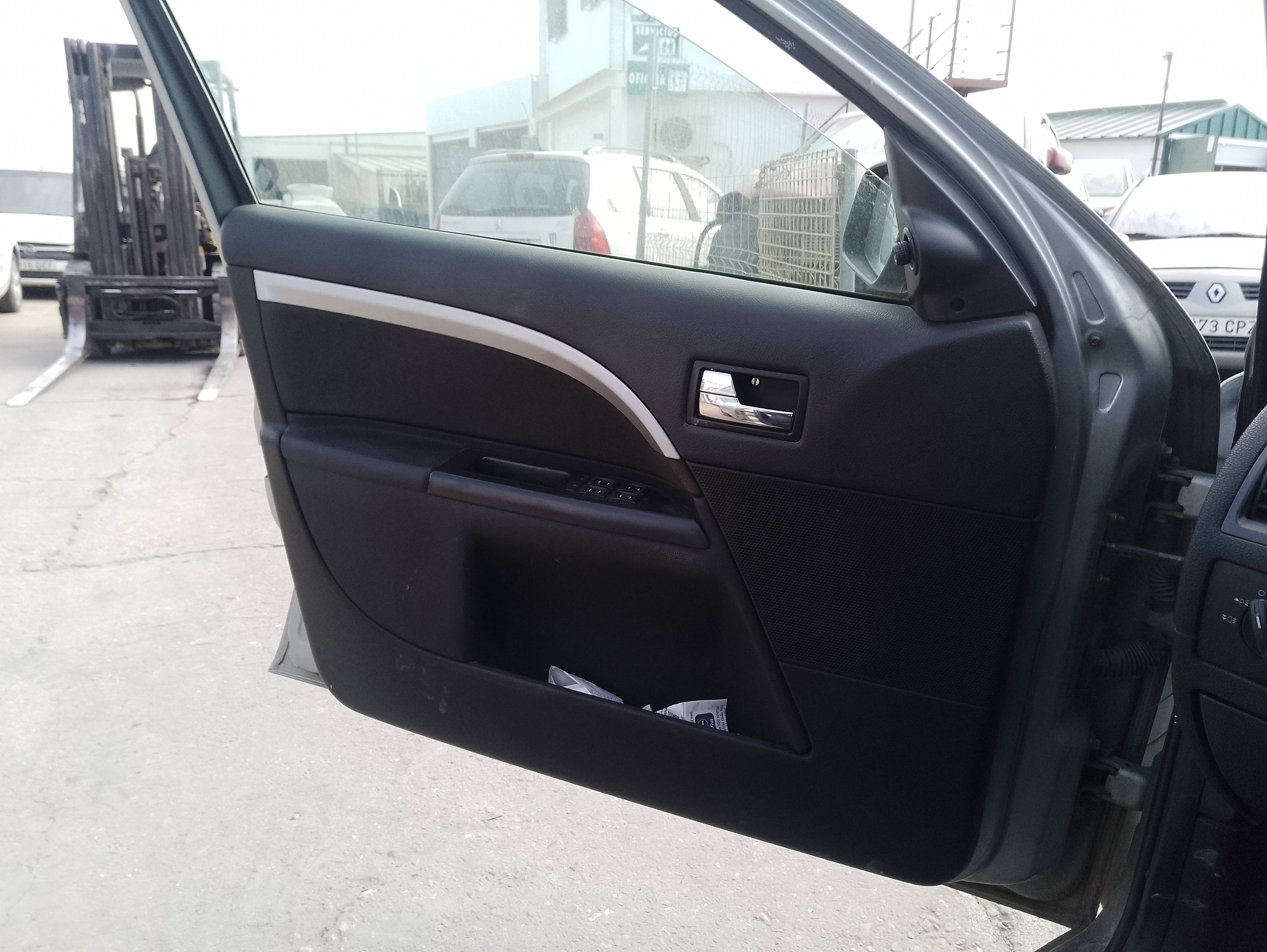 Recambio de guarnecido puerta delantera izquierda para ford mondeo berlina (ge) ambiente referencia OEM IAM   