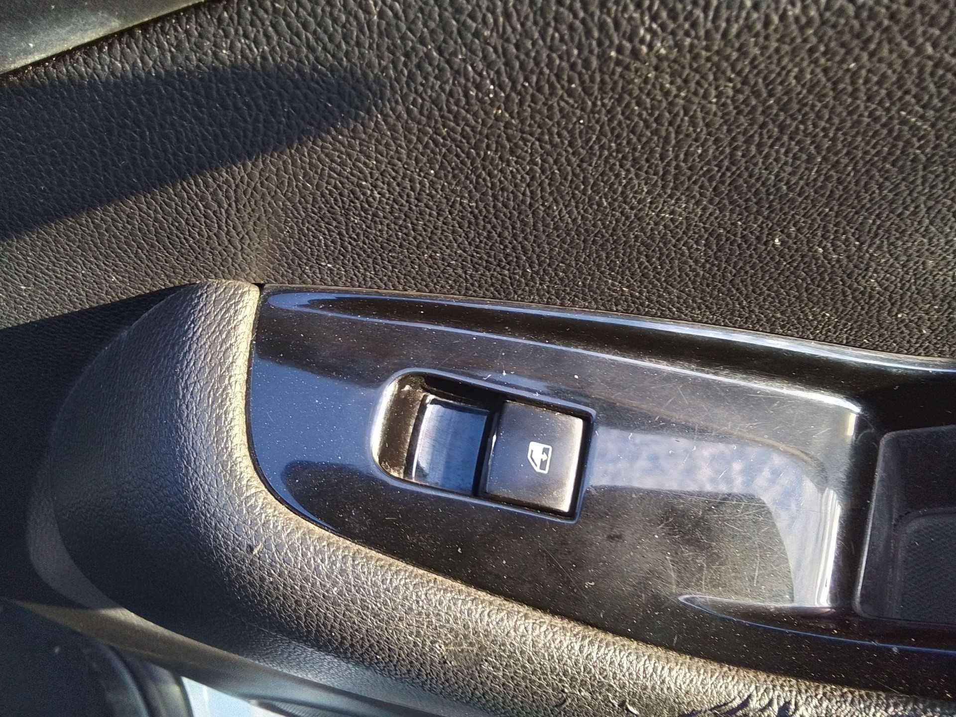 Recambio de mando elevalunas trasero derecho para chevrolet orlando lt referencia OEM IAM   