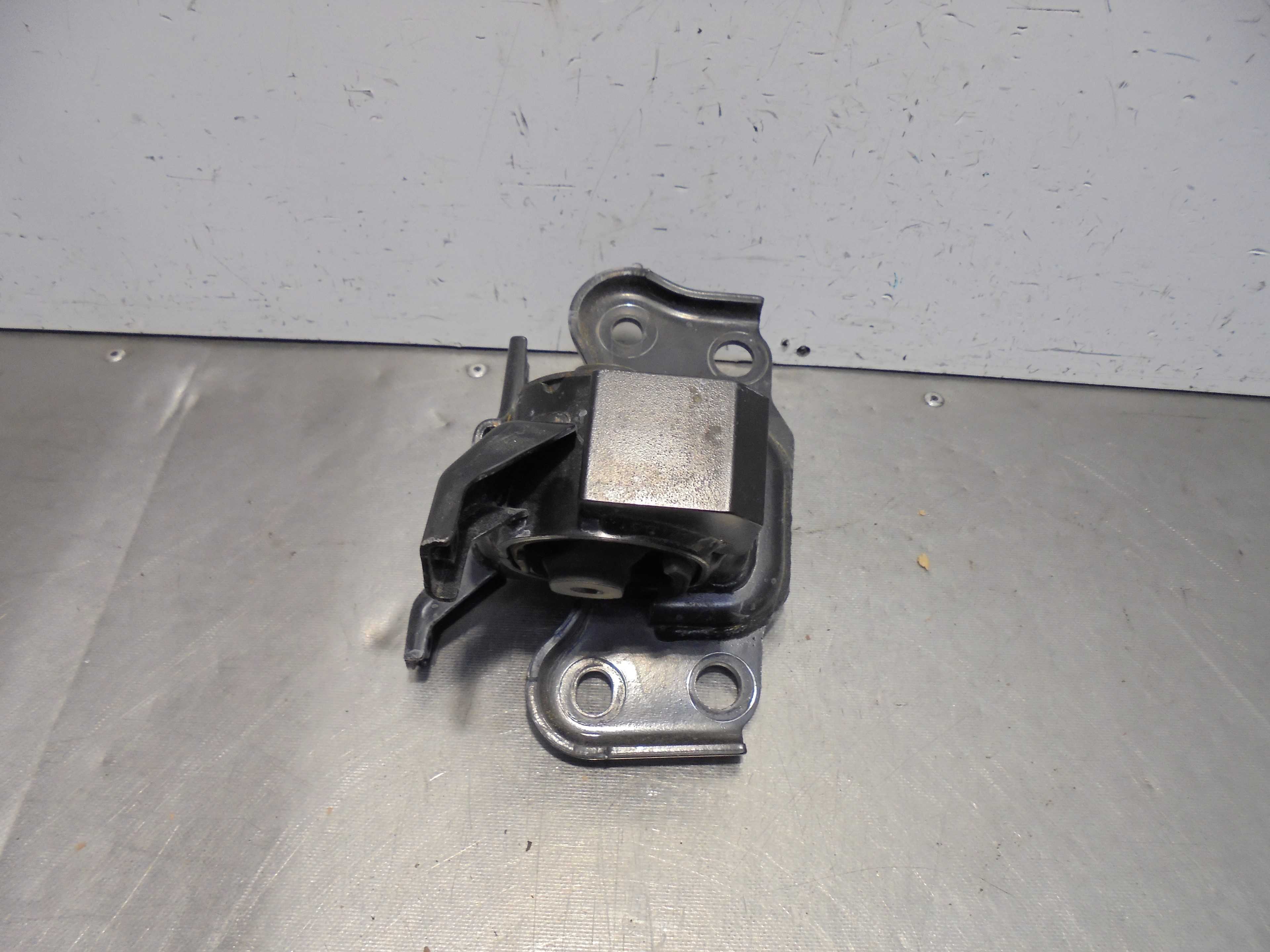 Recambio de soporte motor izquierdo para toyota auris active referencia OEM IAM   