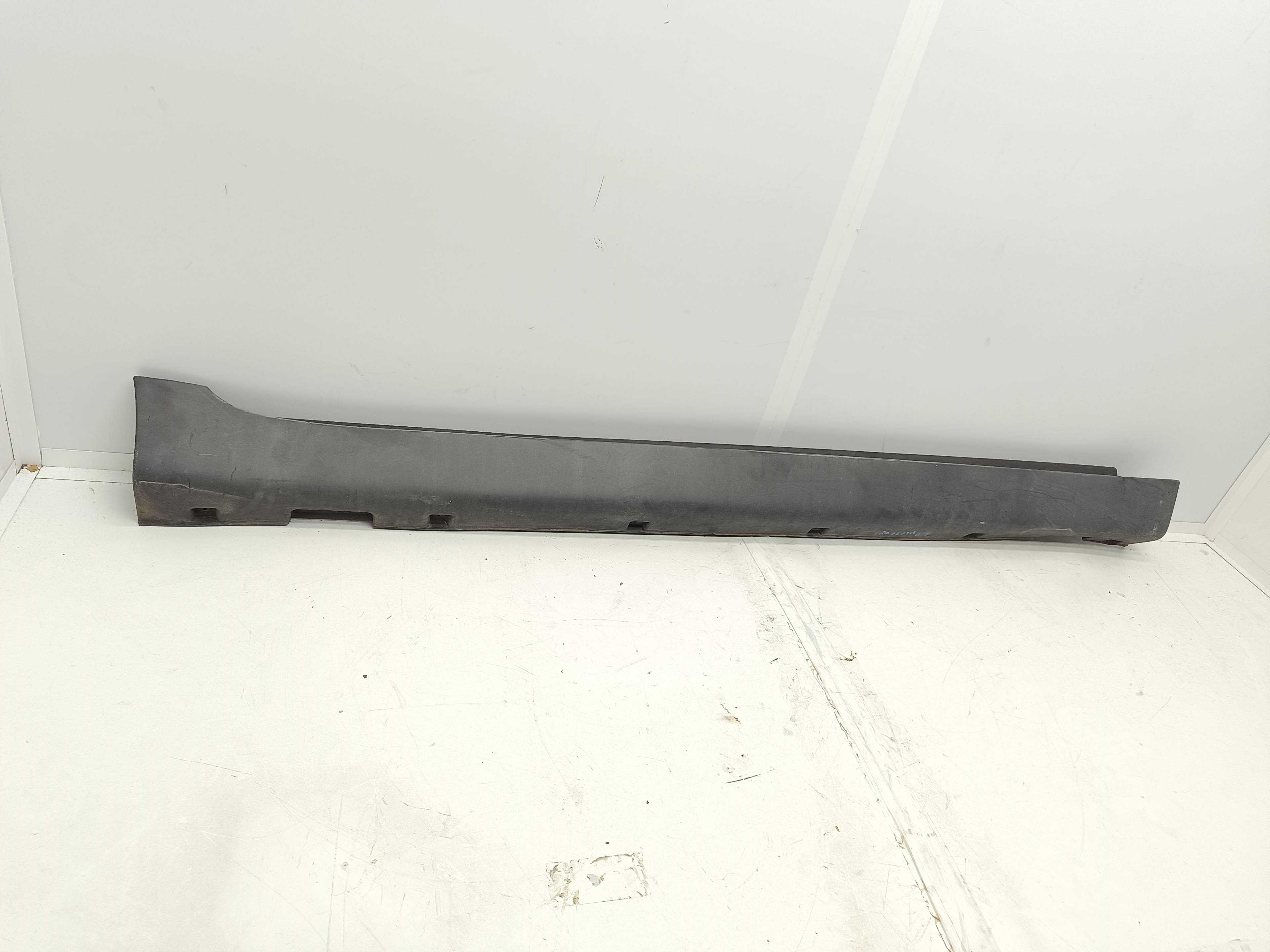 Recambio de estribo derecho para ssangyong korando 2.0 td cat referencia OEM IAM   