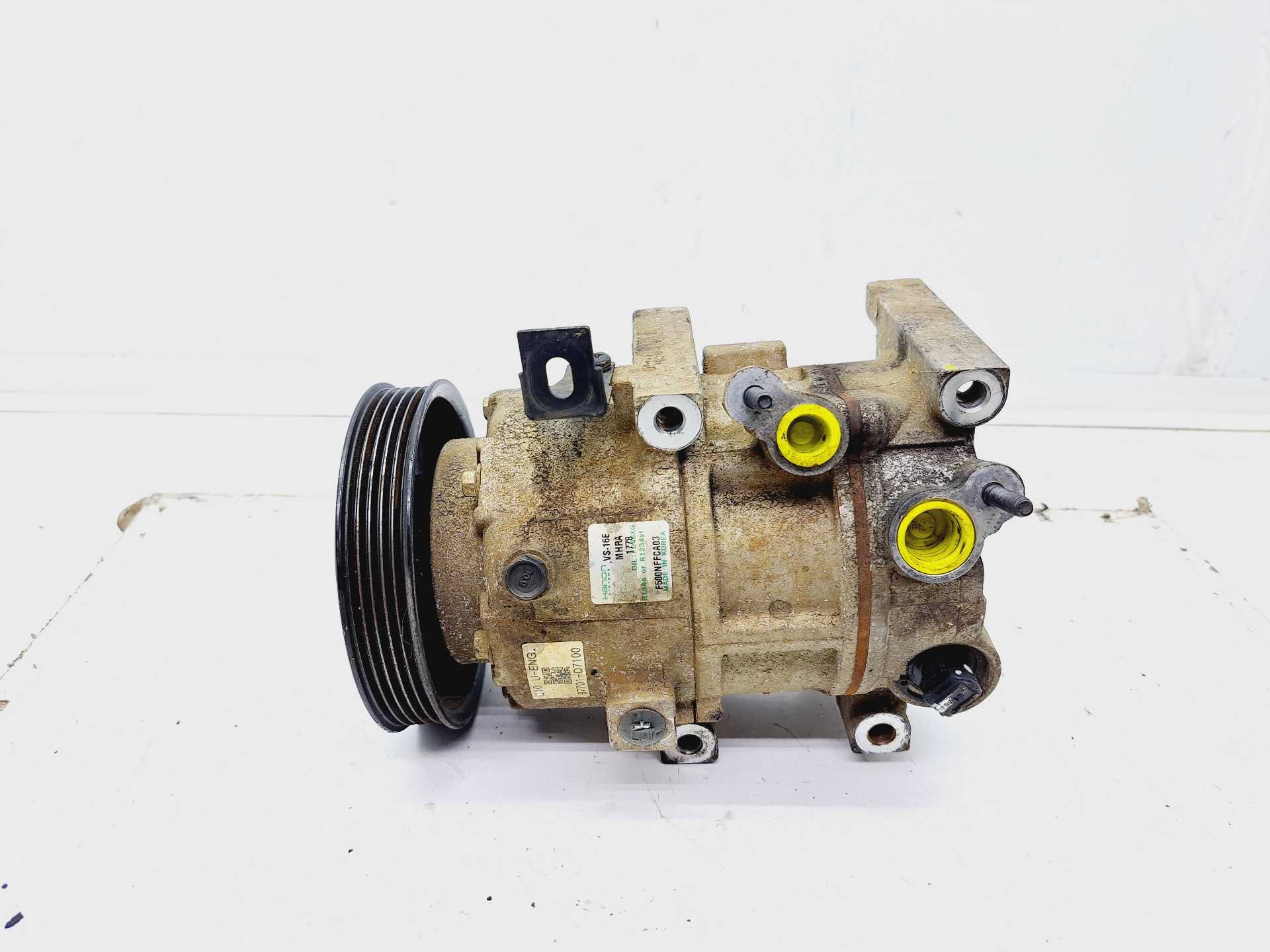 Recambio de compresor aire acondicionado para hyundai tucson classic blue referencia OEM IAM 97701D7100  