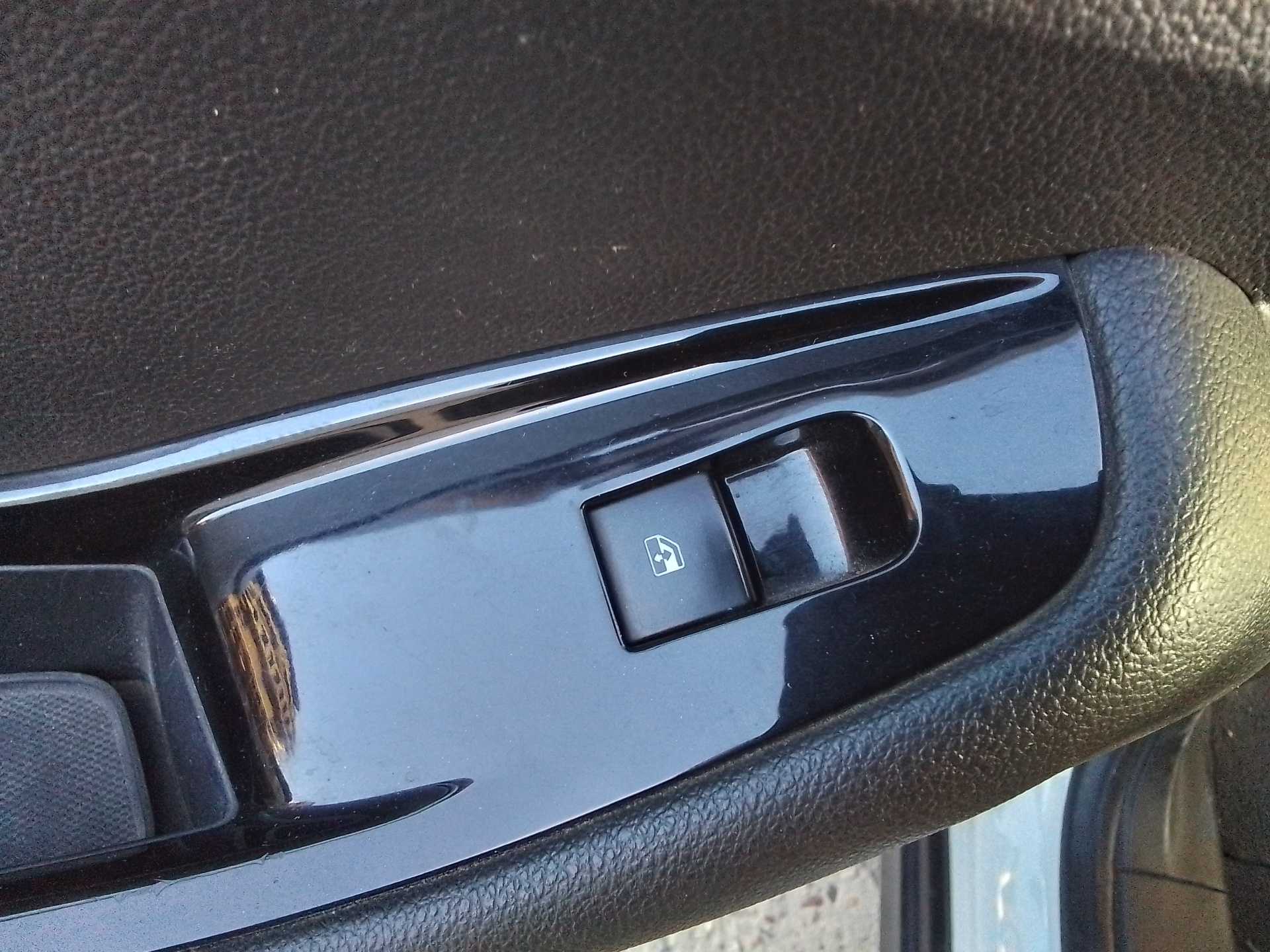 Recambio de mando elevalunas trasero izquierdo para chevrolet orlando lt referencia OEM IAM   