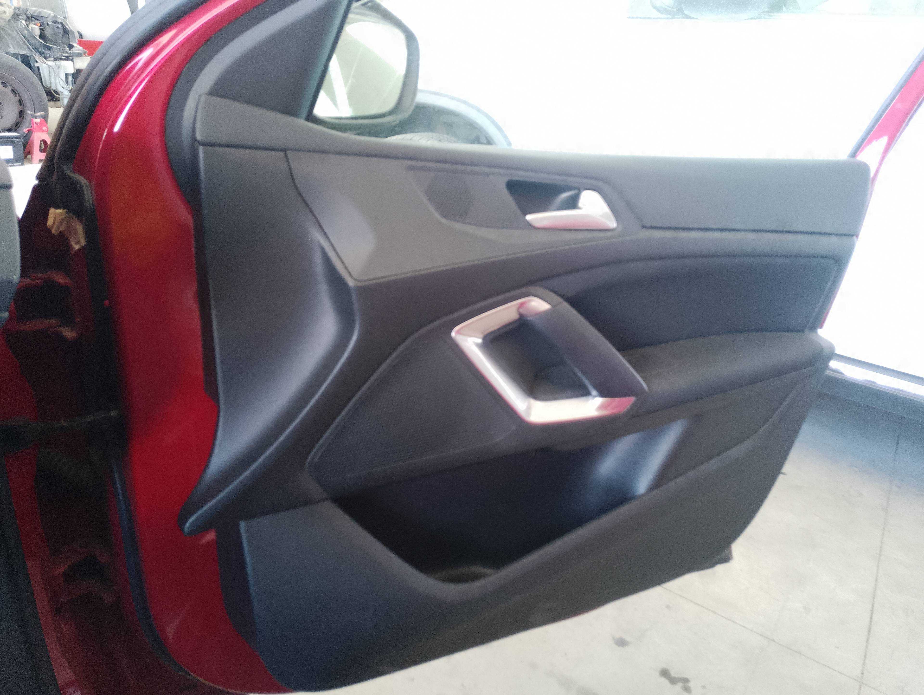 Recambio de guarnecido puerta delantera derecha para peugeot 308 style referencia OEM IAM   
