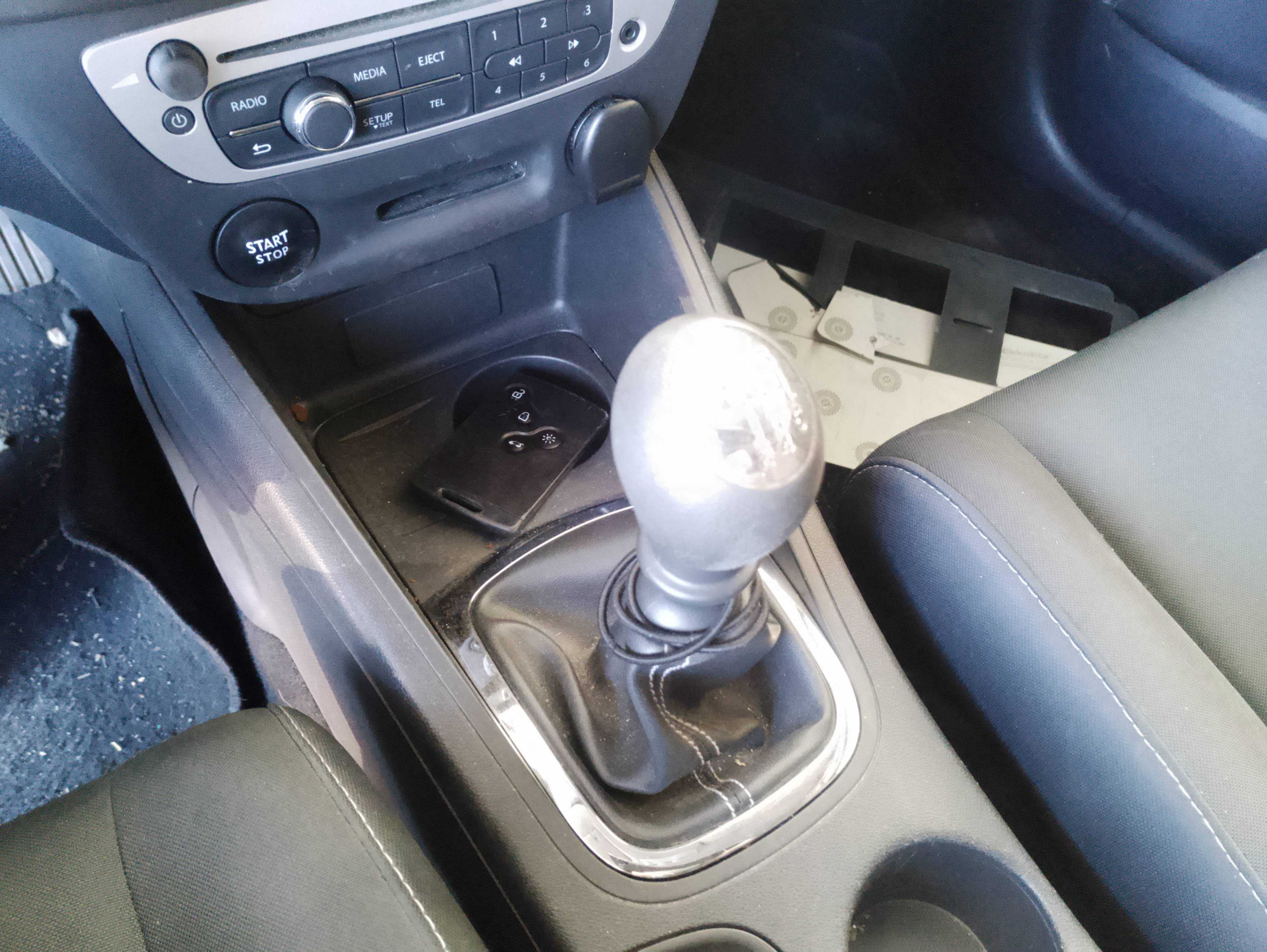 Recambio de palanca cambio para renault megane iii sport tourer dynamique referencia OEM IAM   