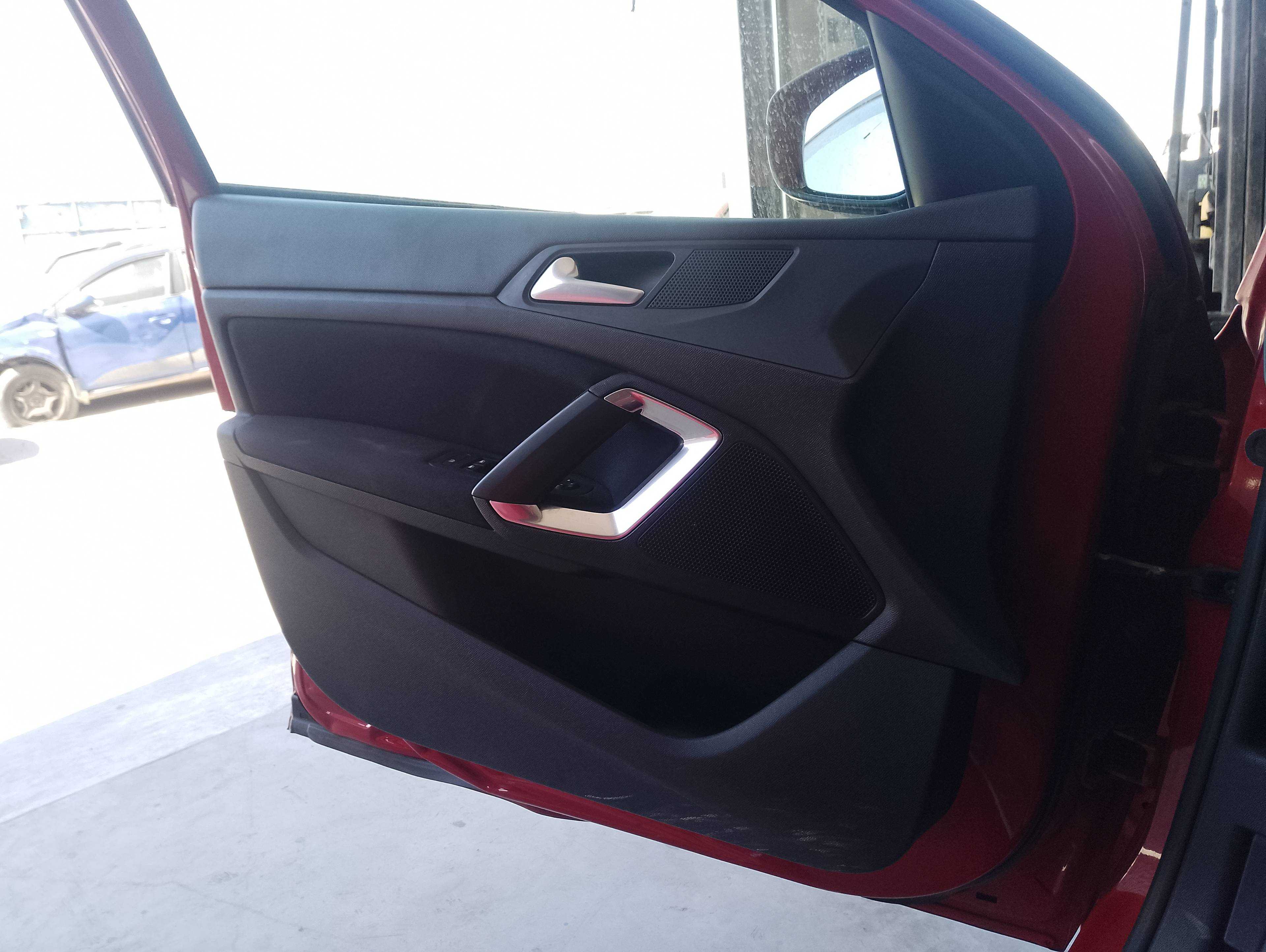 Recambio de guarnecido puerta delantera izquierda para peugeot 308 style referencia OEM IAM   