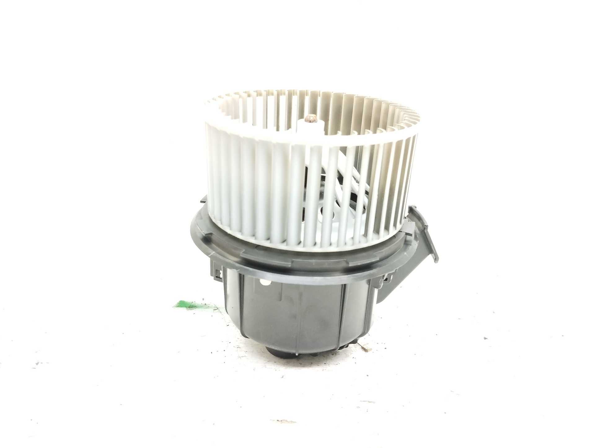 Recambio de motor calefaccion para opel crossland x design line referencia OEM IAM HB613001  