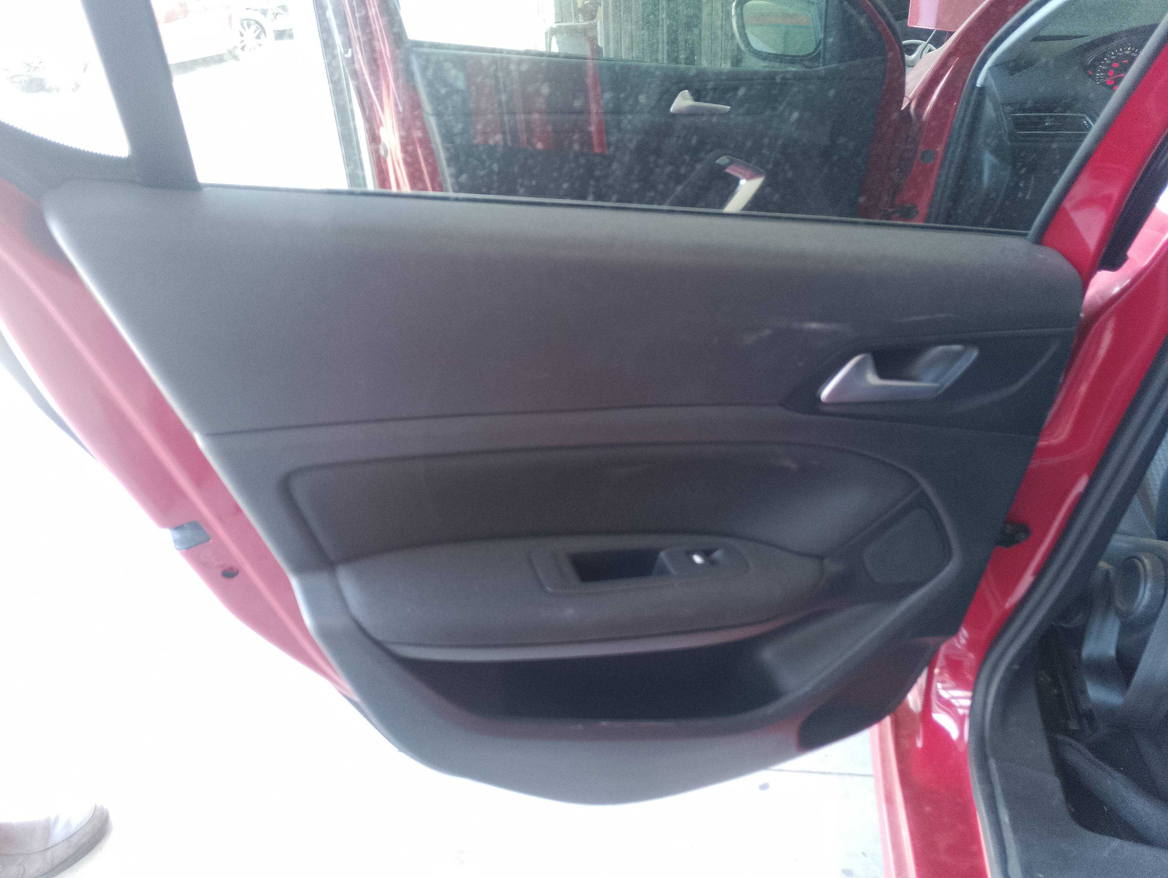 Recambio de guarnecido puerta trasera izquierda para peugeot 308 style referencia OEM IAM   