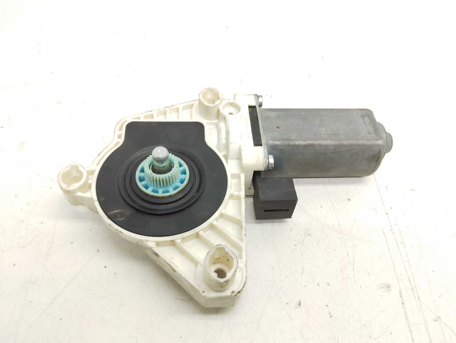 Recambio de motor elevalunas delantero izquierdo para volkswagen golf vii lim. 1.6 tdi dpf referencia OEM IAM 5Q4959801B  
