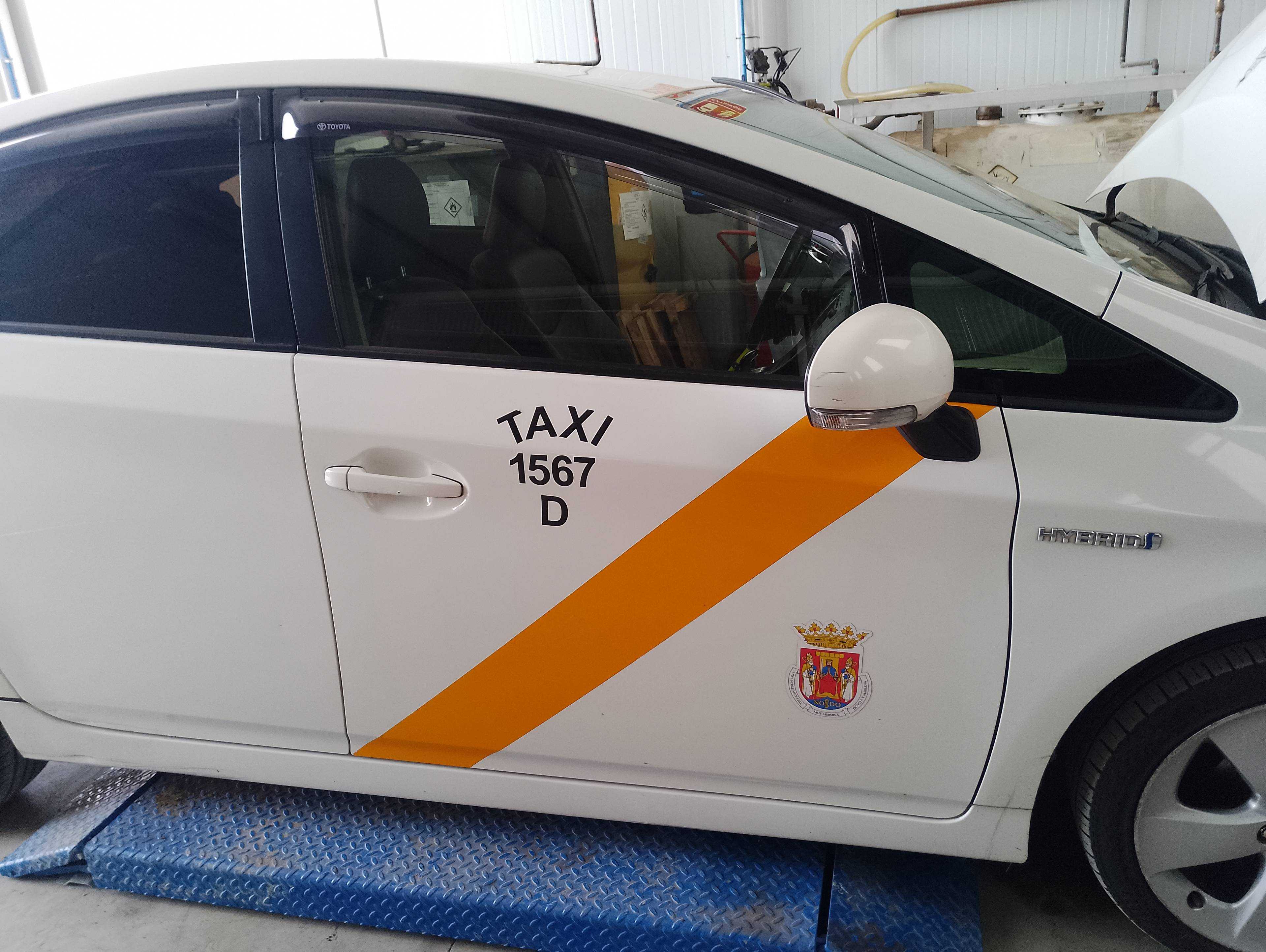 Recambio de puerta delantera derecha para toyota prius (nhw30) plug-in hybrid advance referencia OEM IAM   