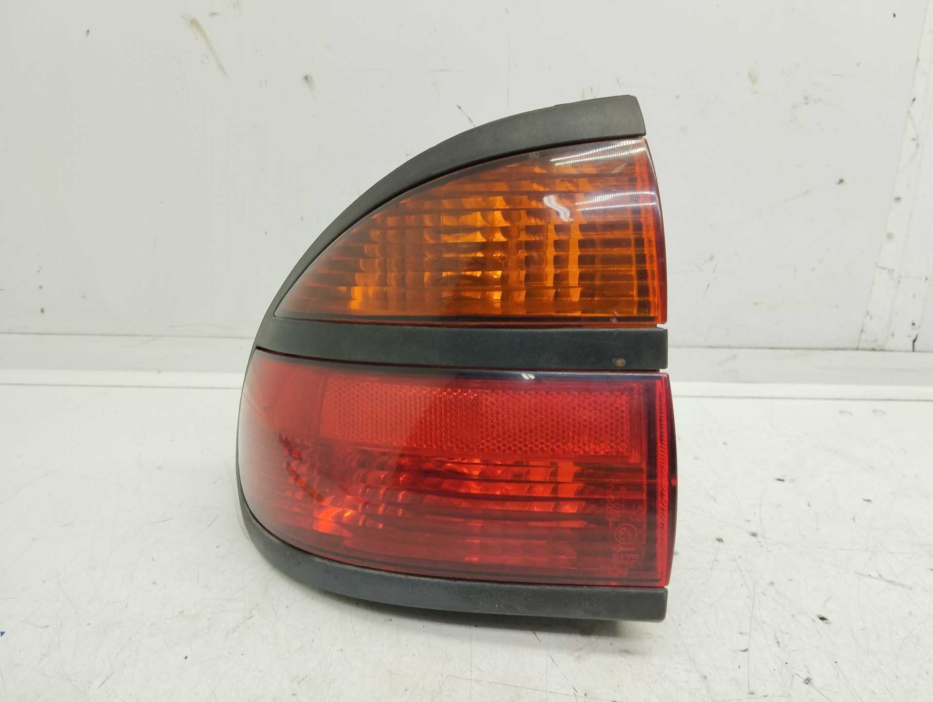 Recambio de piloto trasero izquierdo para renault laguna (b56) referencia OEM IAM 7700420122 67742931 VALEO