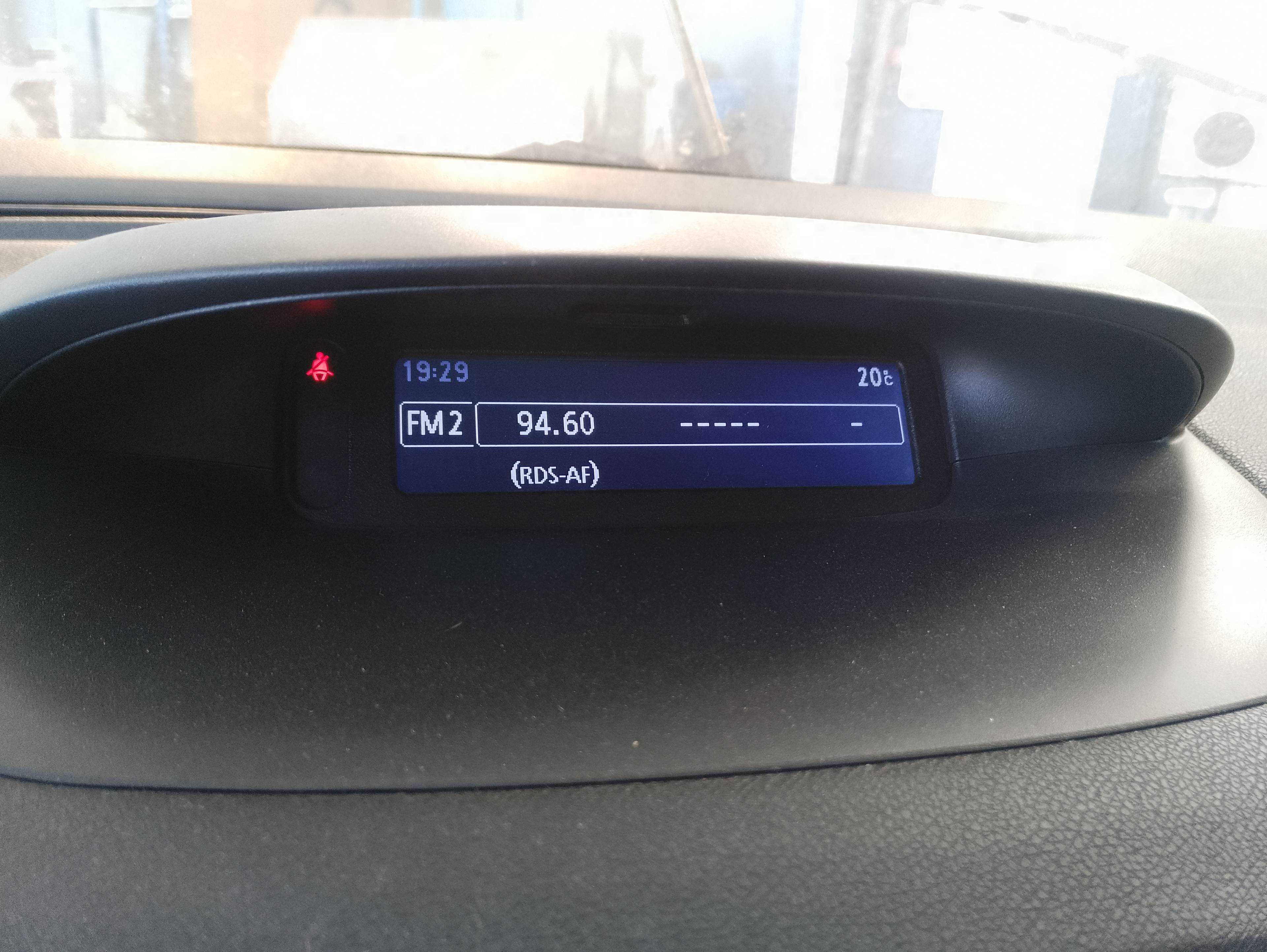 Recambio de pantalla multifuncion para renault megane iii sport tourer dynamique referencia OEM IAM   