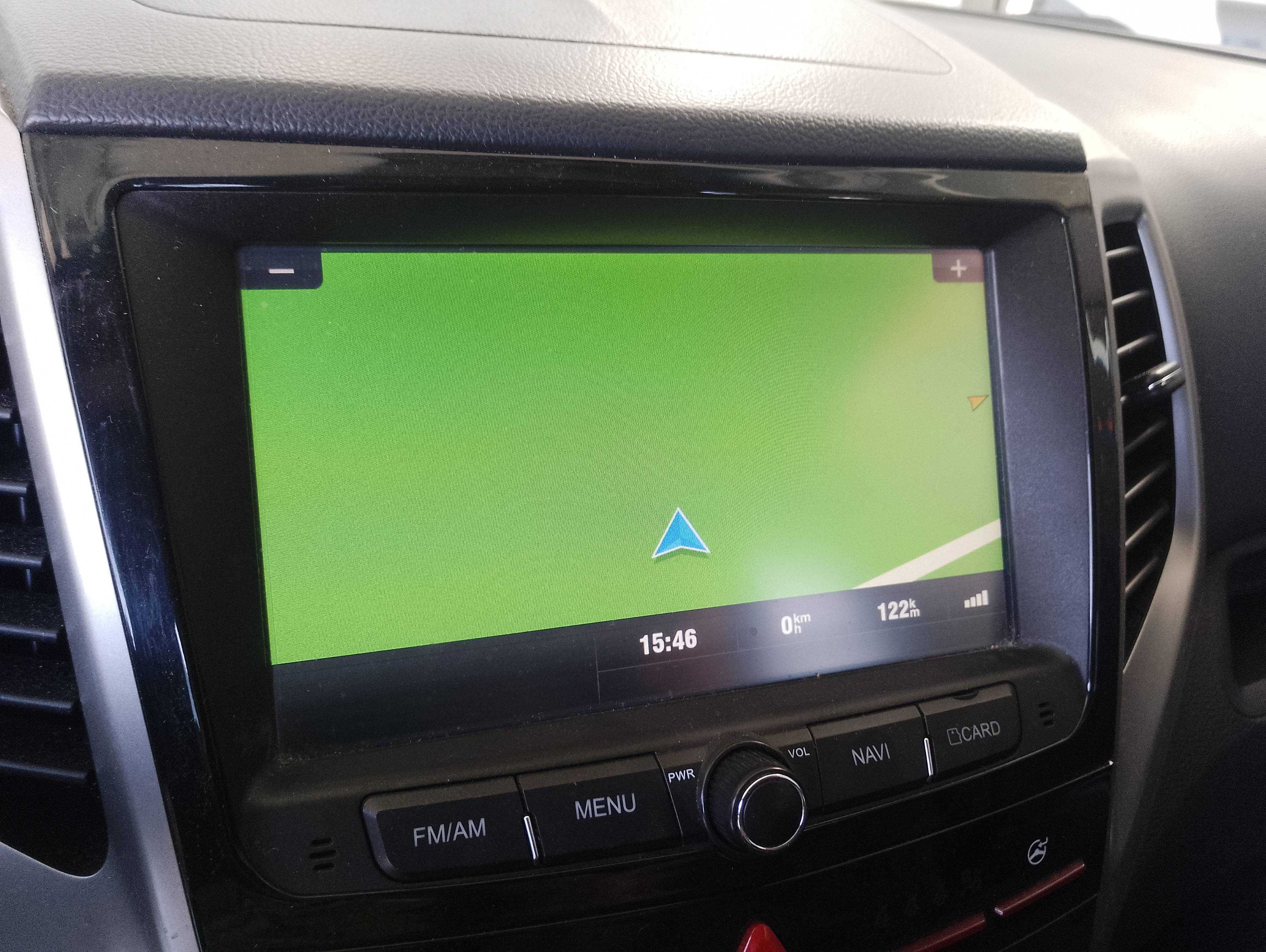 Recambio de pantalla multifuncion para ssangyong tivoli crystal 4x2 referencia OEM IAM   