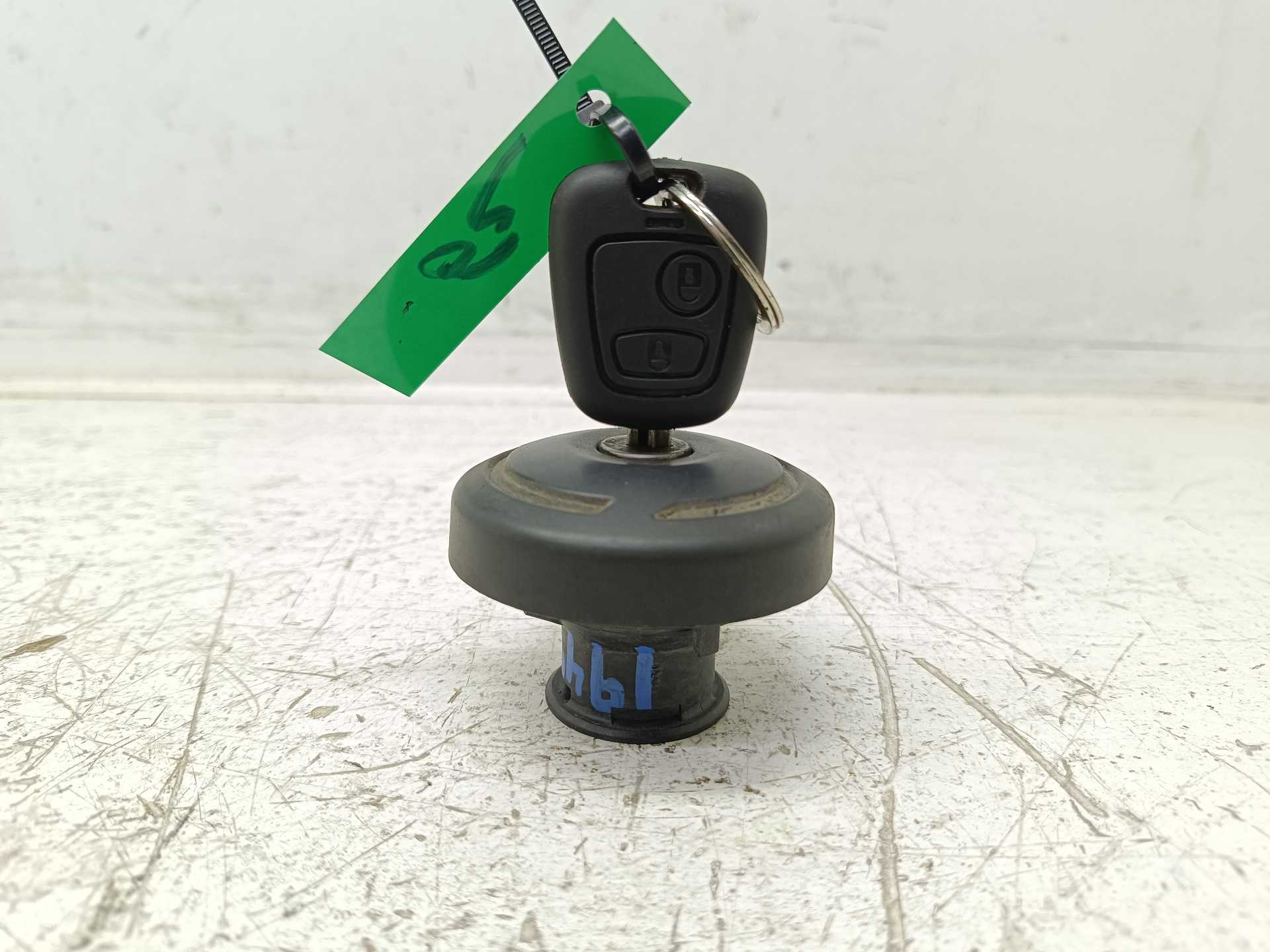 Recambio de tapon combustible para citroën xsara picasso 2.0 hdi referencia OEM IAM 5705AS  
